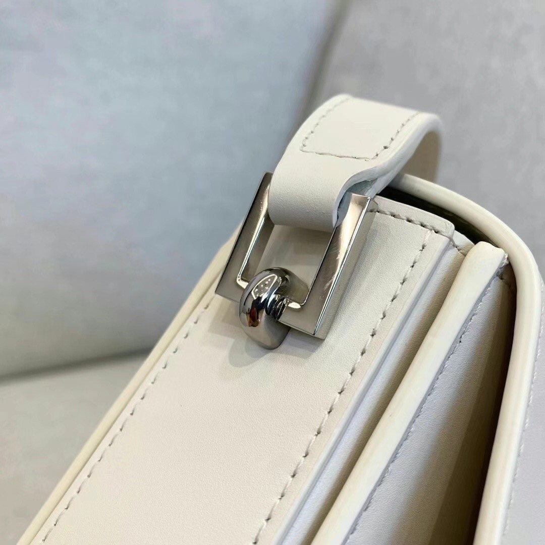 Sa**t Lau*nt le pave bag in white calfskin
