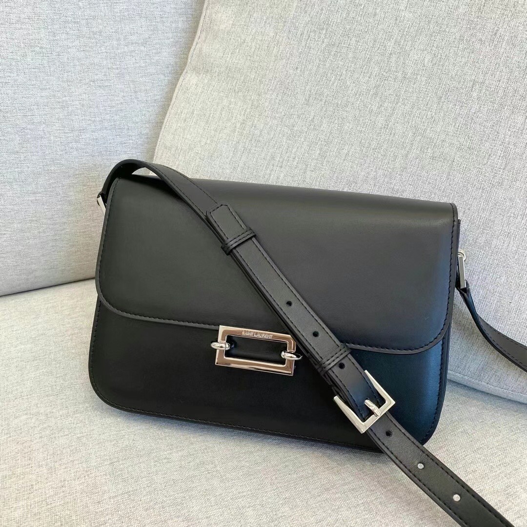 Sa**t Lau*nt le pave bag in black calfskin