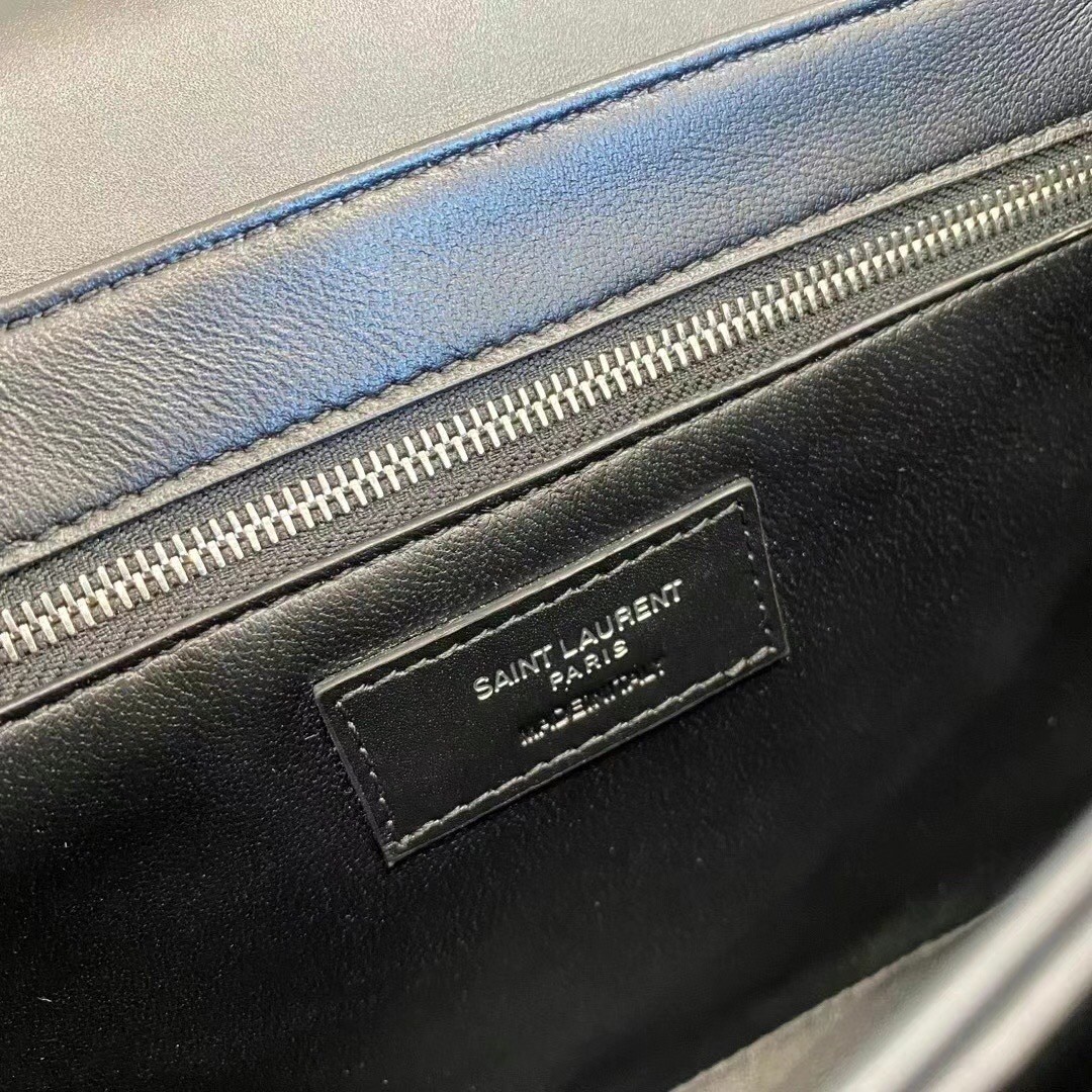 Sa**t Lau*nt le pave bag in black calfskin