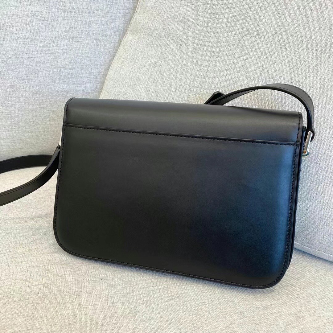 Sa**t Lau*nt le pave bag in black calfskin