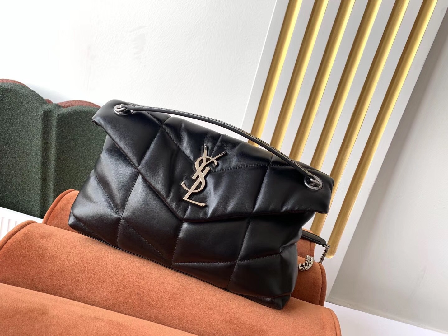 Sa**t Lau*nt loulou puffer small bag in black lambskin