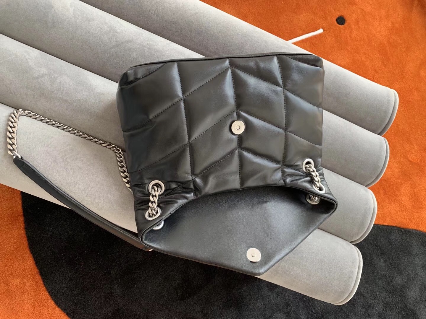 Sa**t Lau*nt loulou puffer small bag in black lambskin