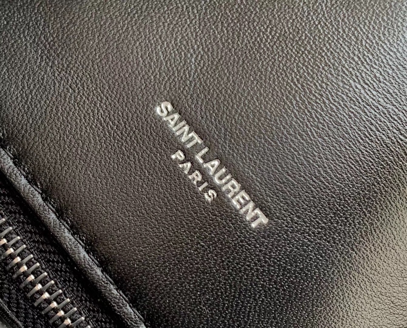Sa**t Lau*nt loulou puffer small bag in black lambskin