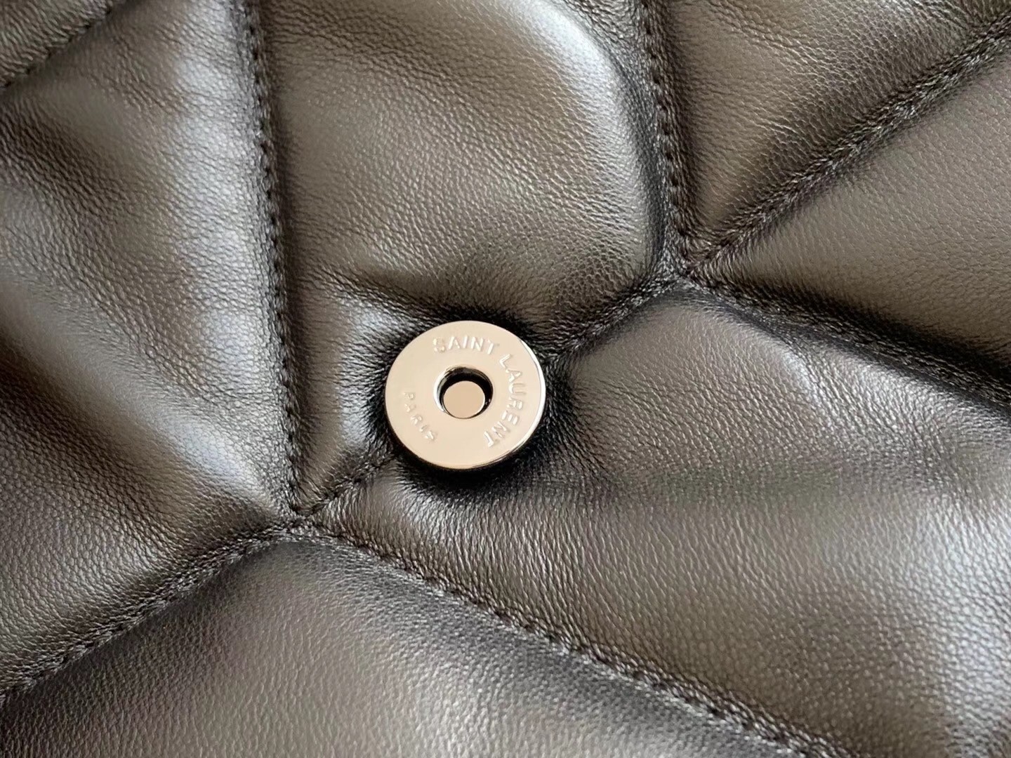 Sa**t Lau*nt loulou puffer small bag in black lambskin
