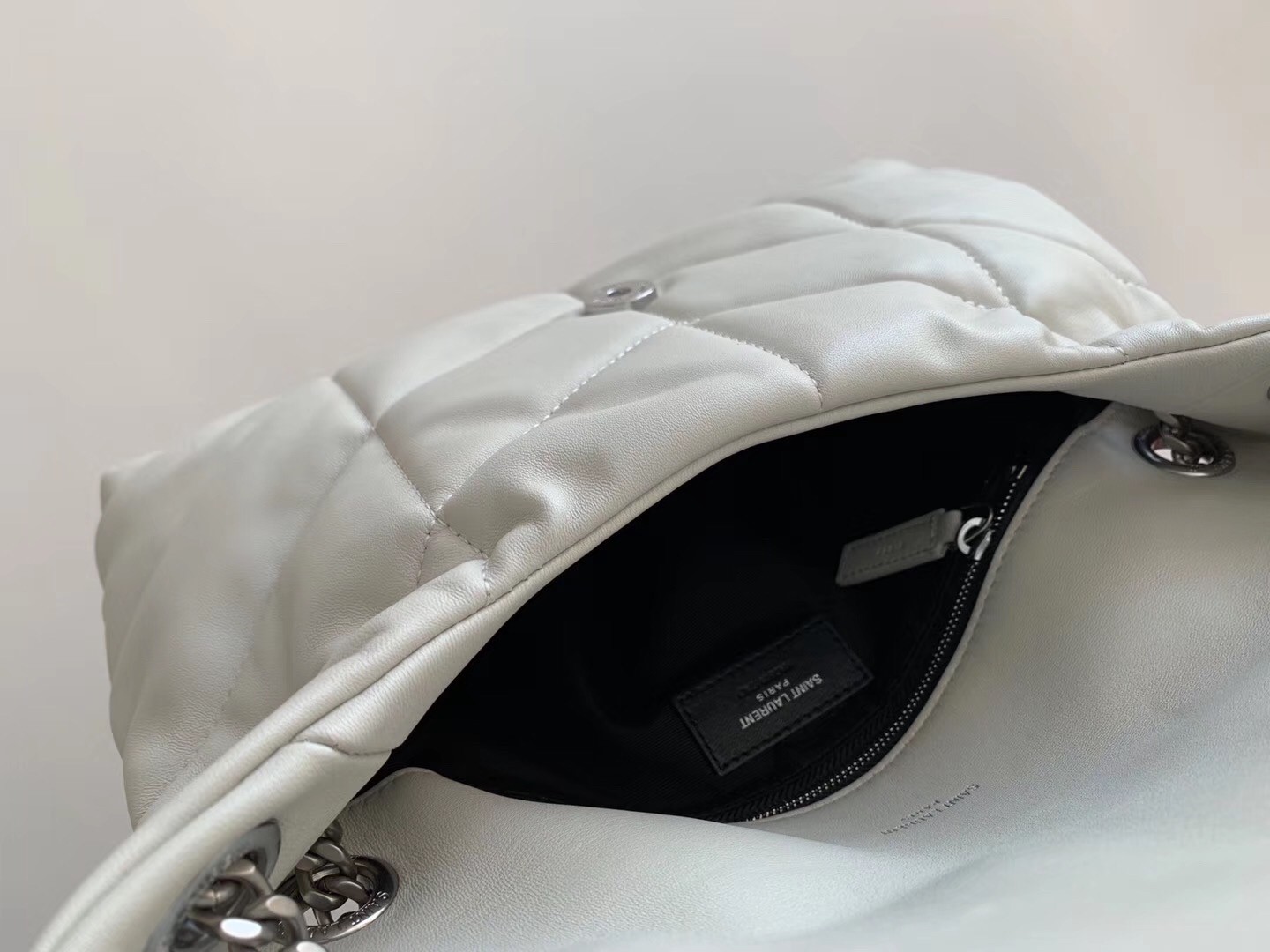 Sa**t Lau*nt loulou puffer small bag in white lambskin
