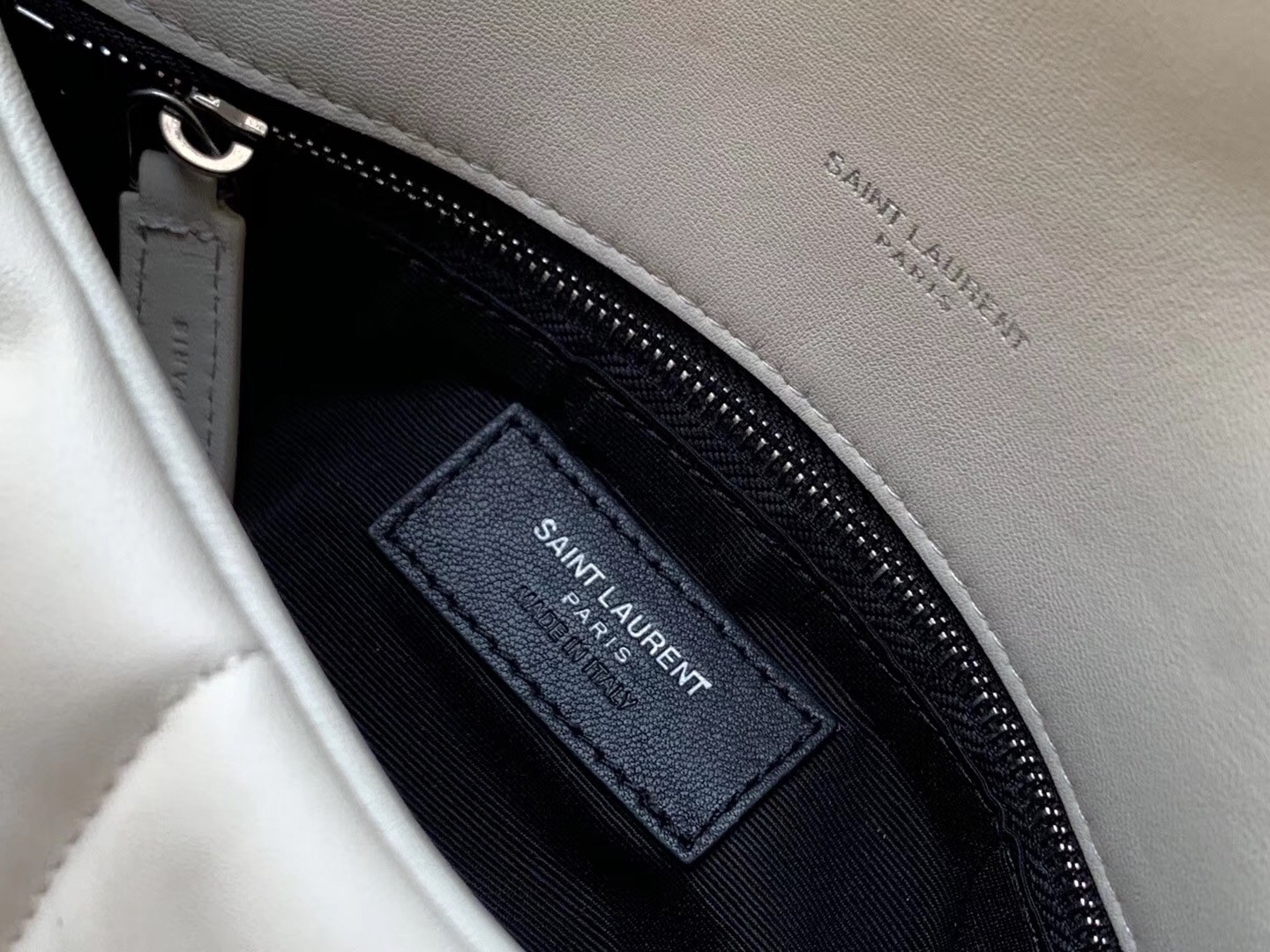 Sa**t Lau*nt loulou puffer small bag in white lambskin