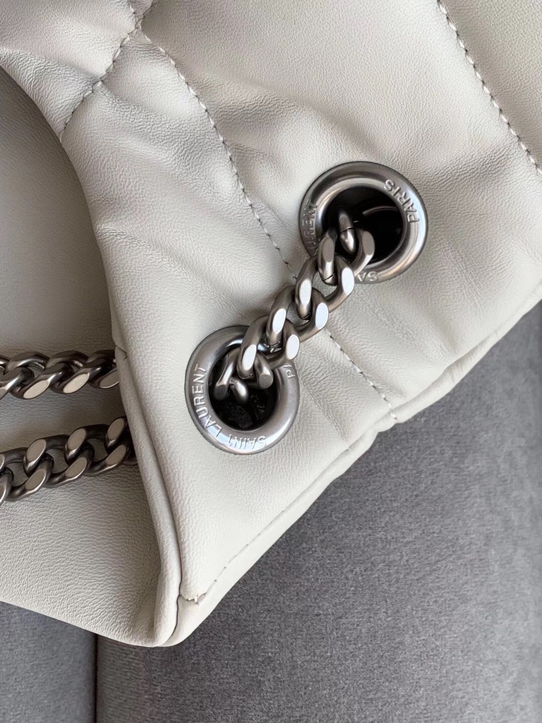 Sa**t Lau*nt loulou puffer small bag in white lambskin