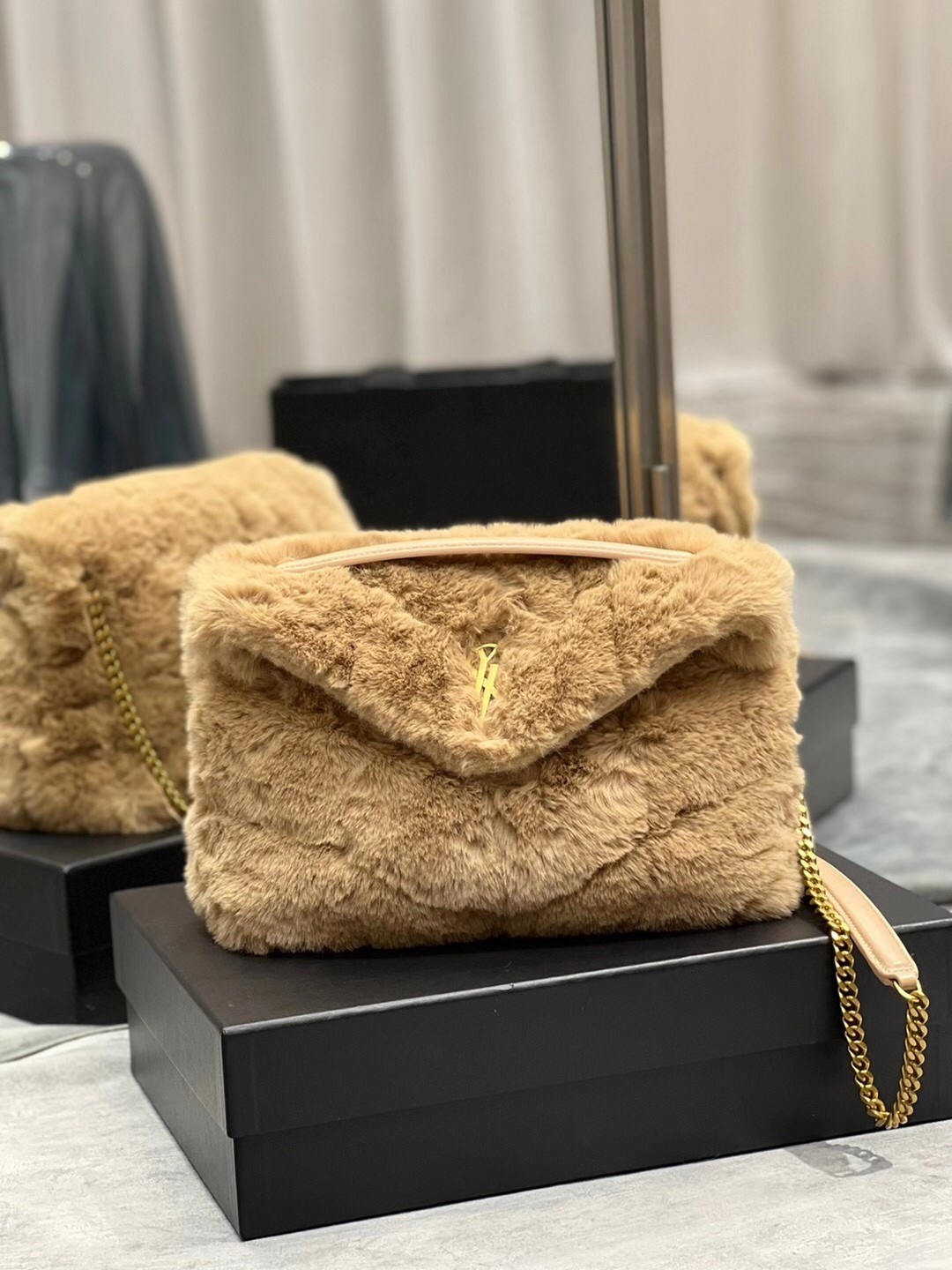 Sa**t Lau*nt loulou small bag in beige shearling