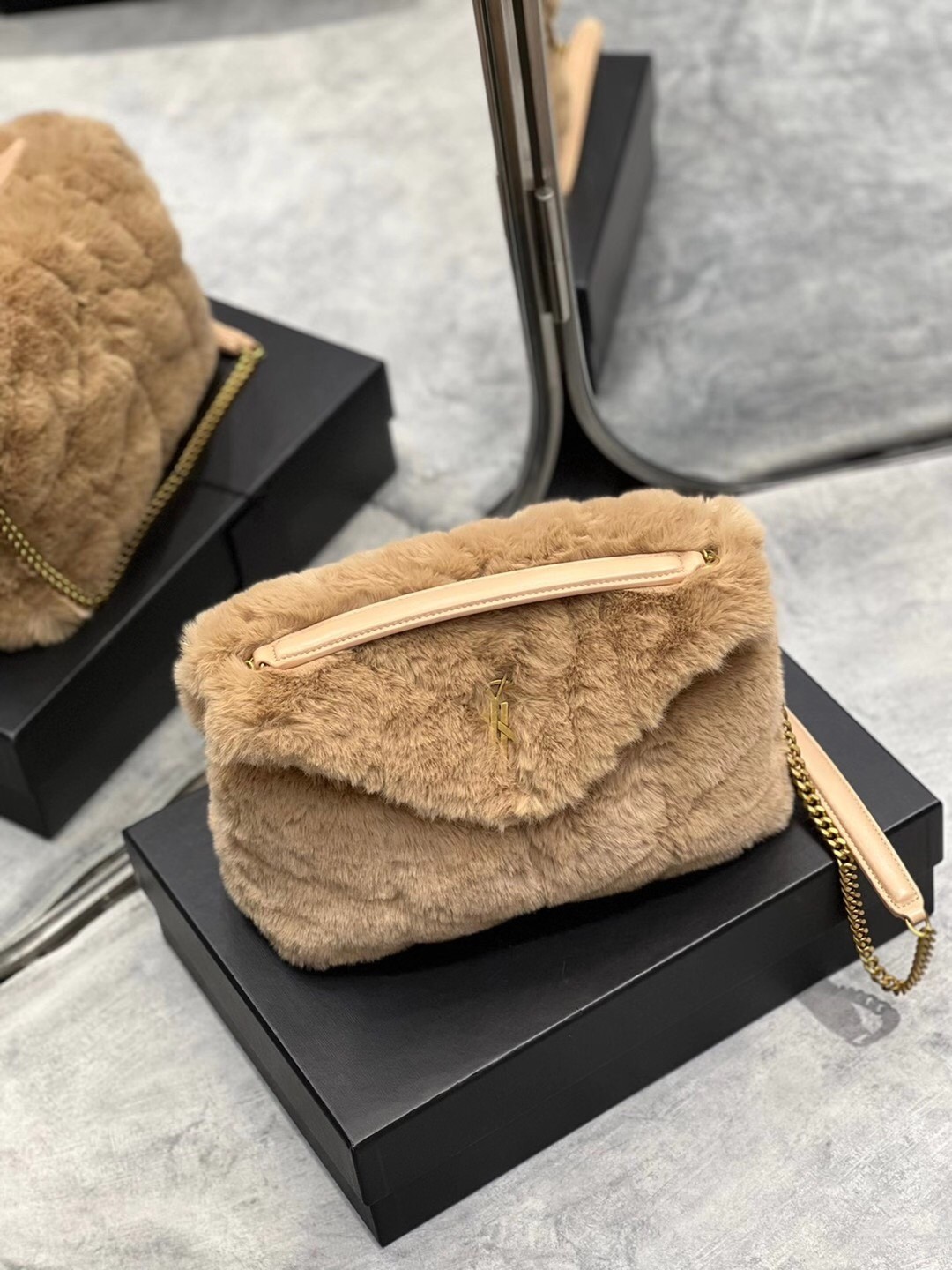 Sa**t Lau*nt loulou small bag in beige shearling