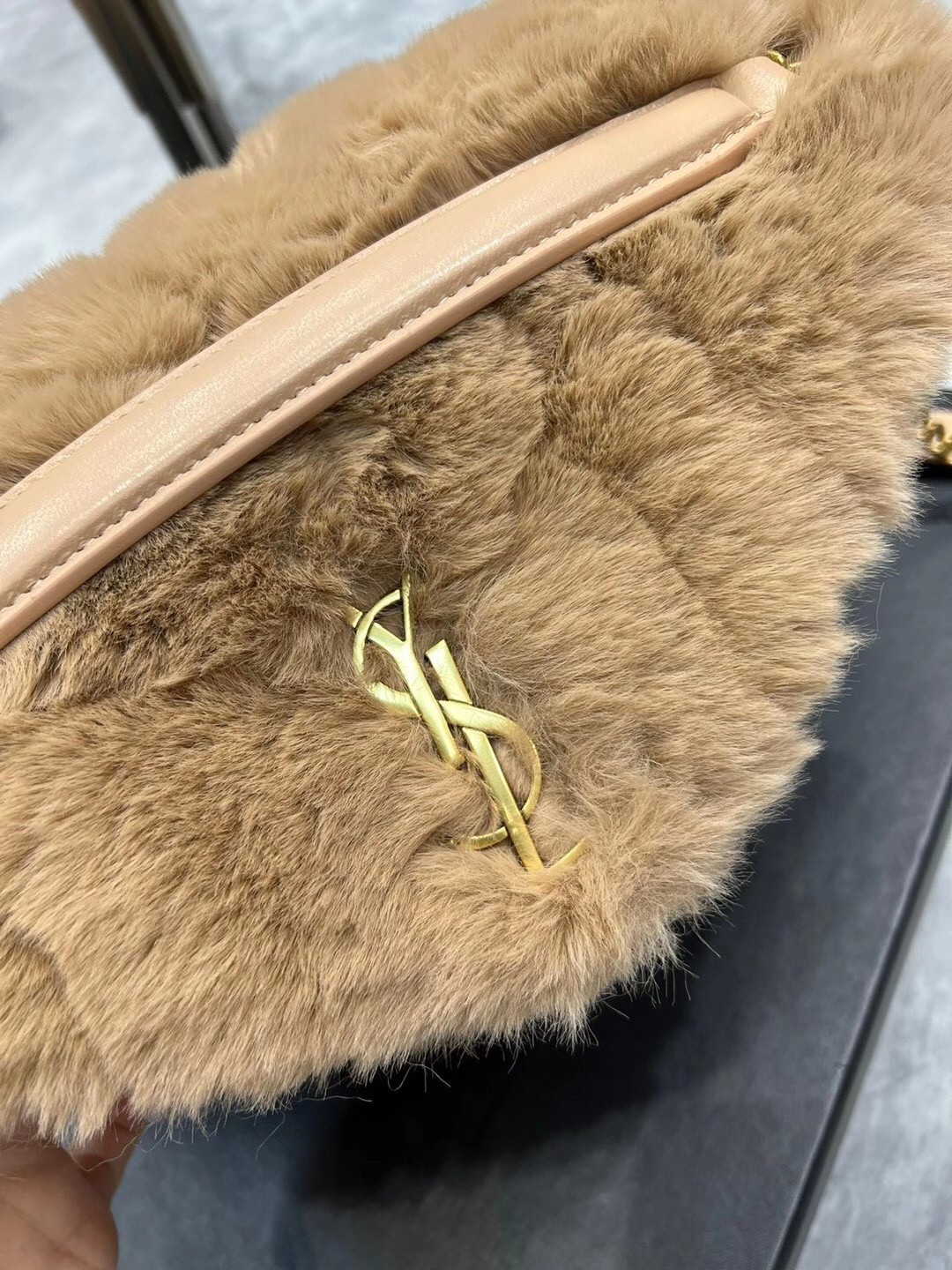 Sa**t Lau*nt loulou small bag in beige shearling
