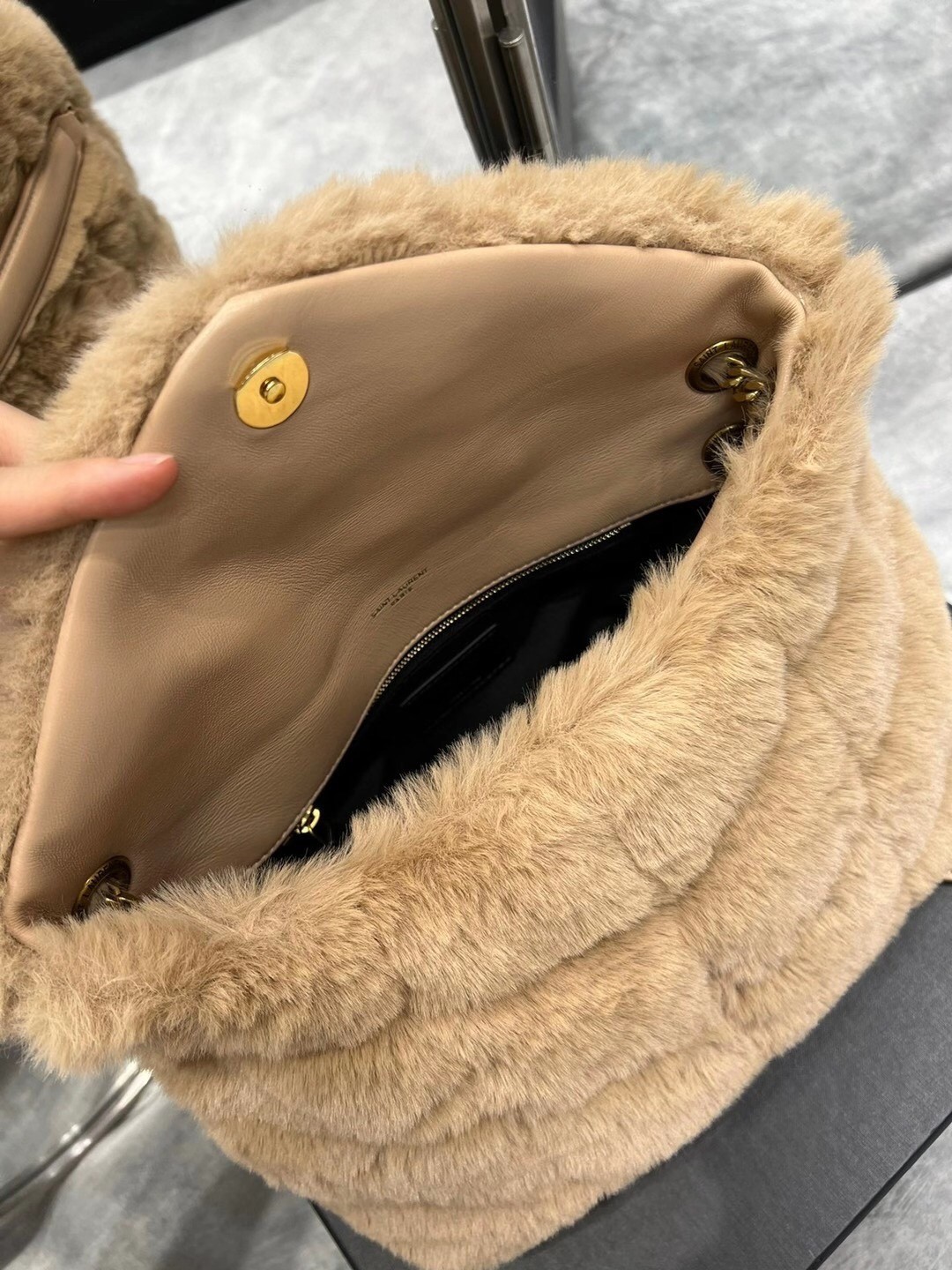 Sa**t Lau*nt loulou small bag in beige shearling