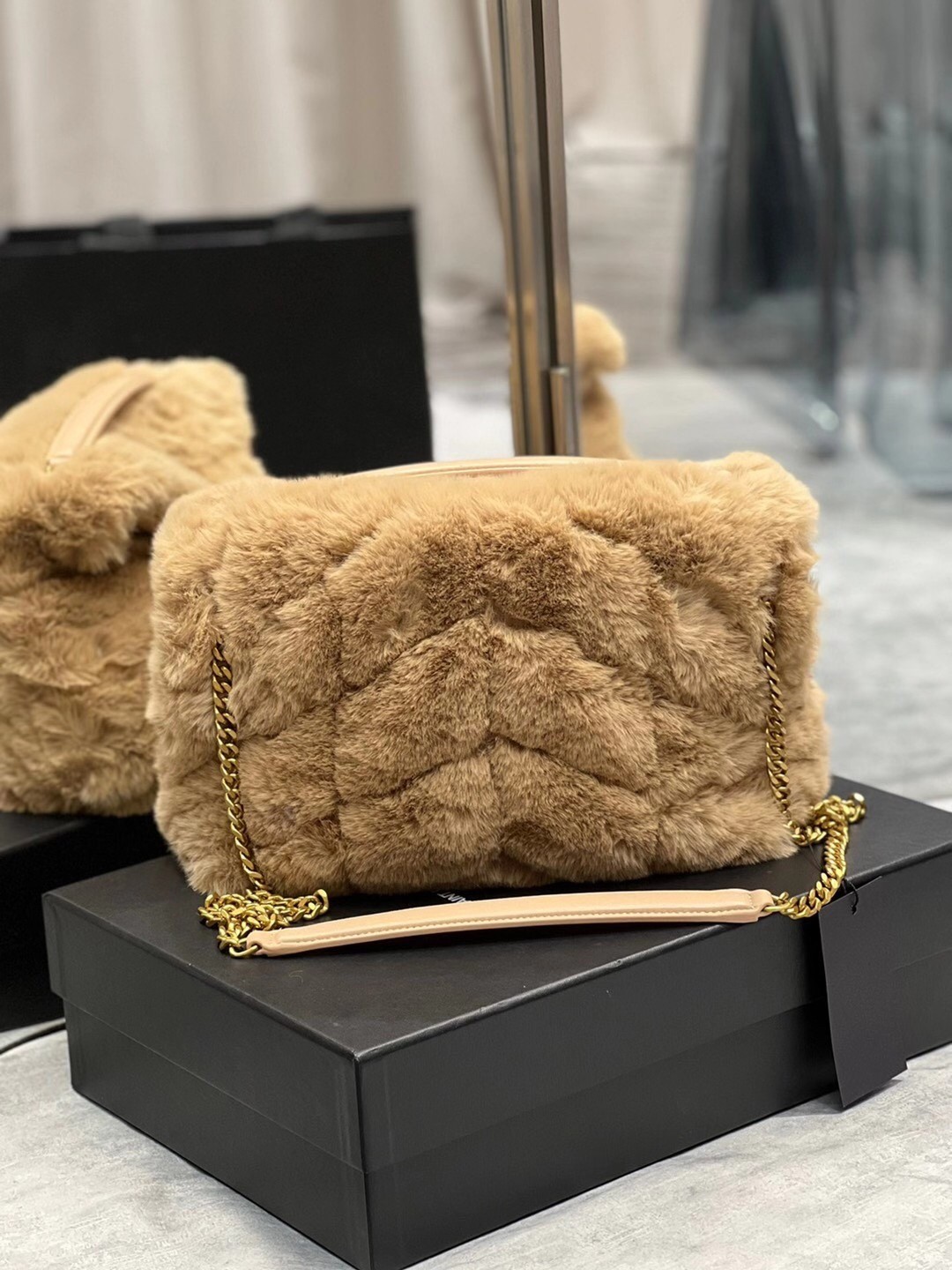 Sa**t Lau*nt loulou small bag in beige shearling
