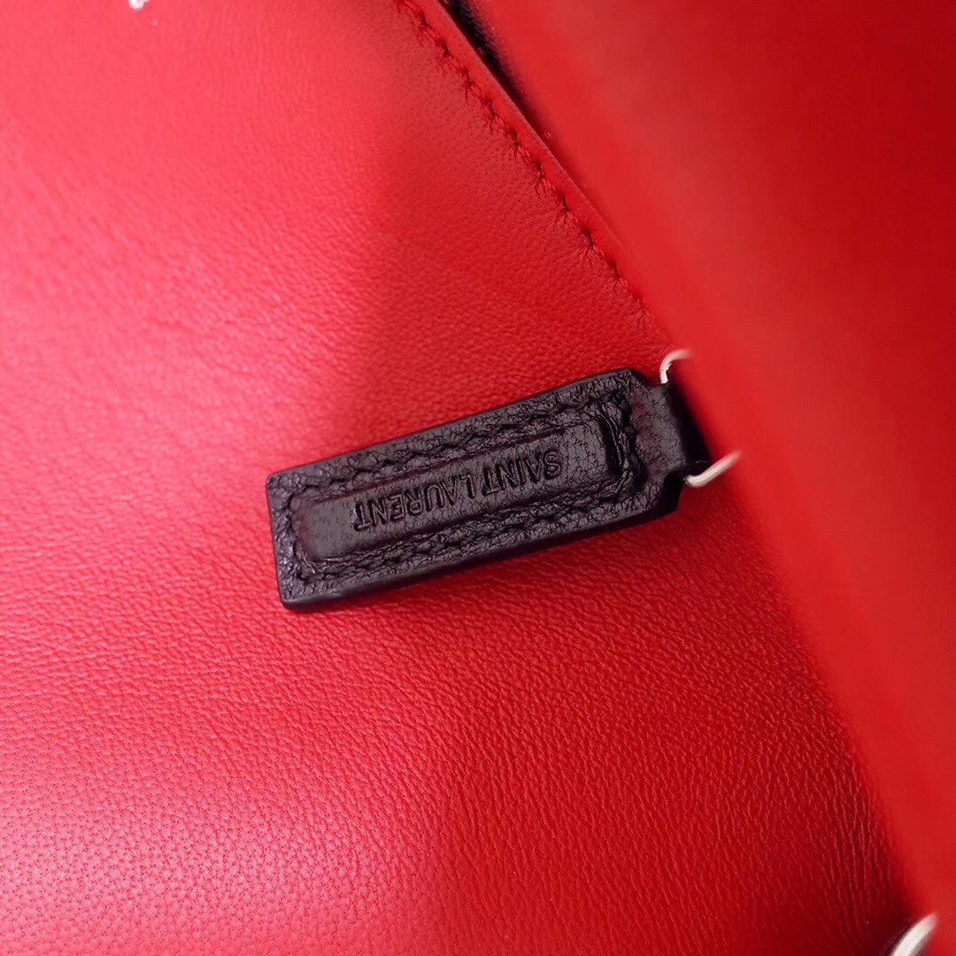 Sa**t Lau*nt loulou puffer medium bag in red lambskin