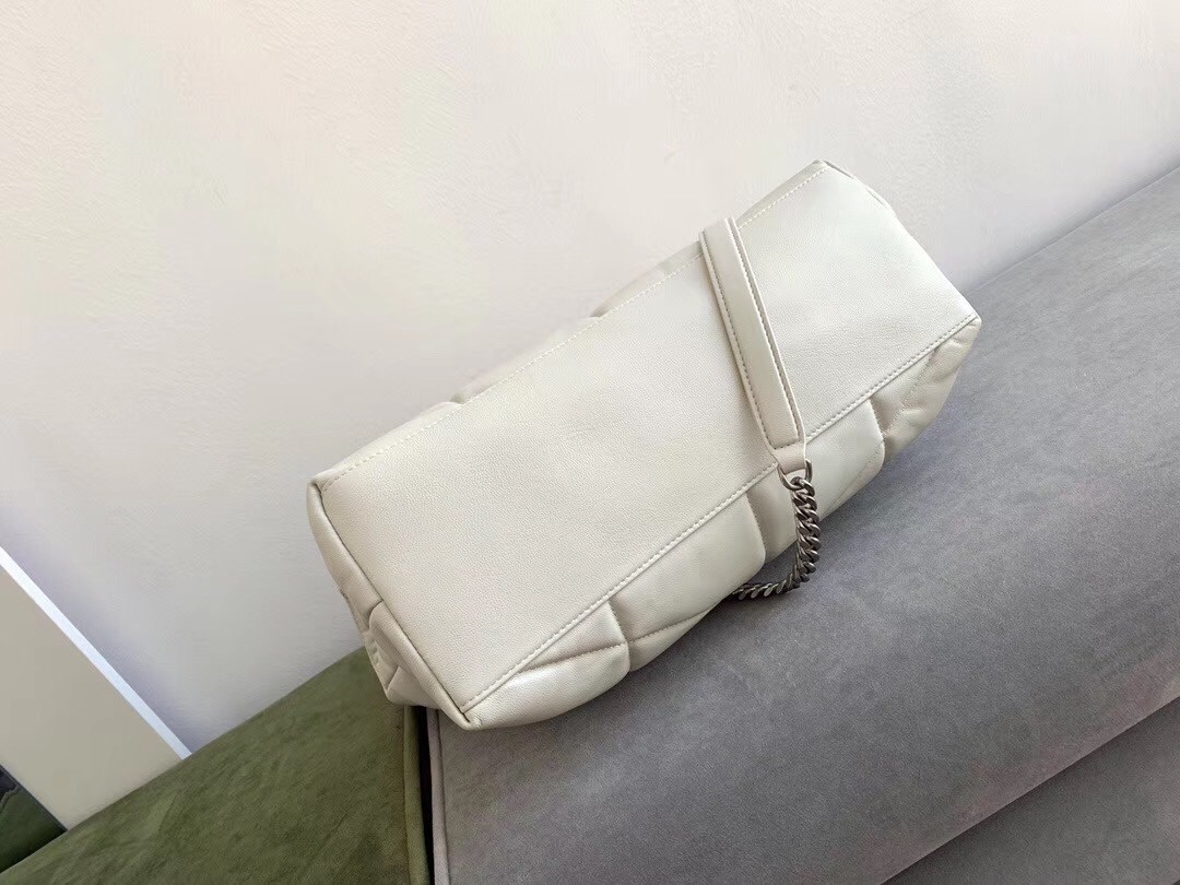 Sa**t Lau*nt loulou puffer medium bag in white lambskin