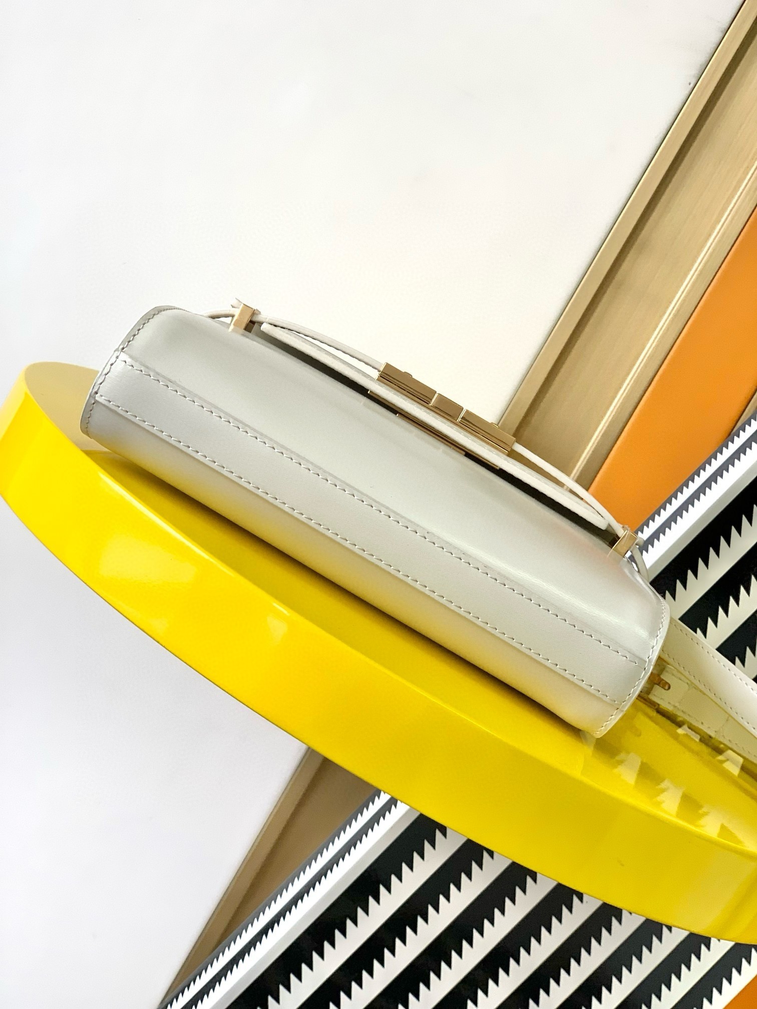 Sa**t Lau*nt manhattan mini shoulder bag in white calfskin