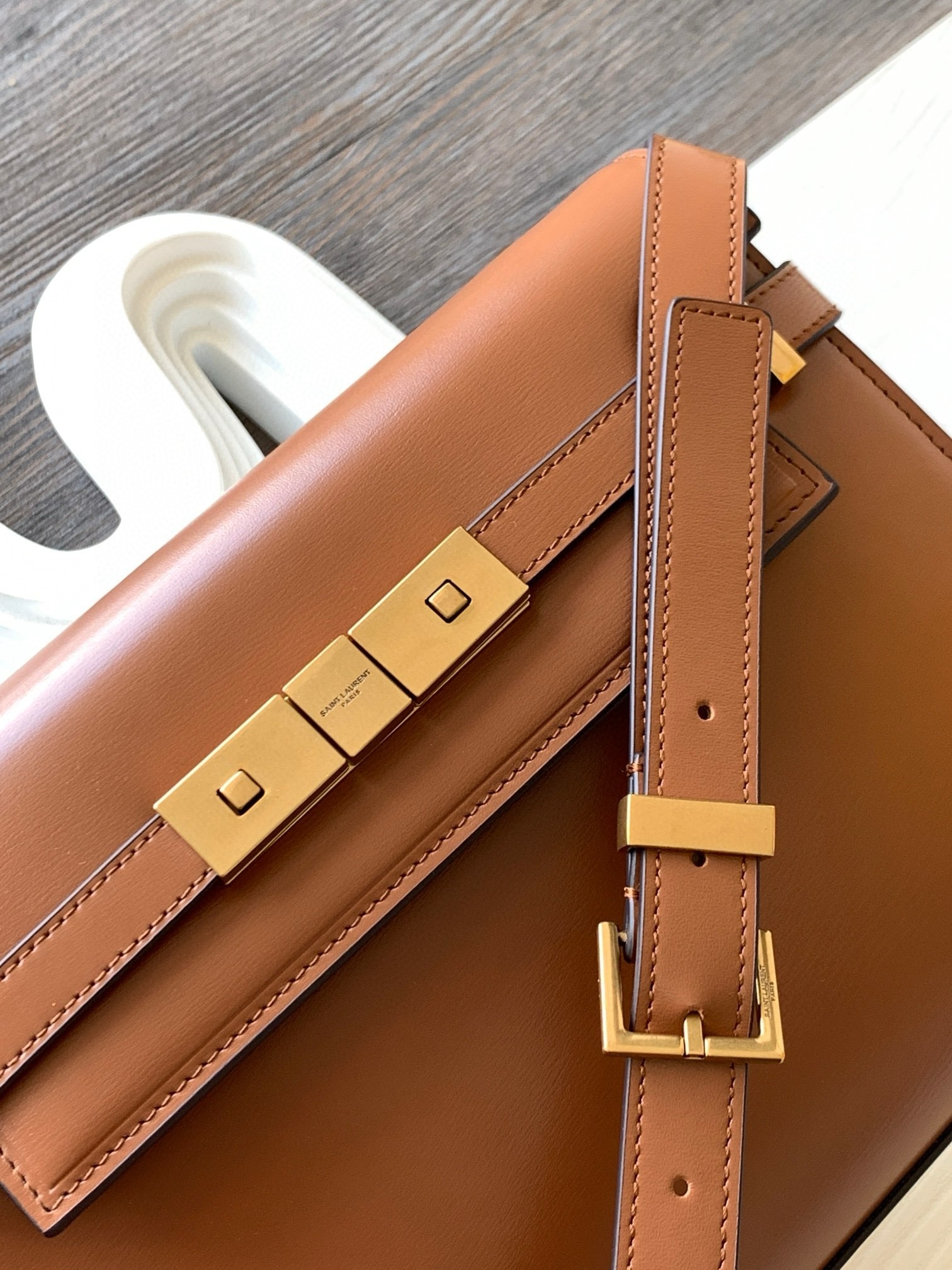 Sa**t Lau*nt manhattan small shoulder bag in brown calfskin