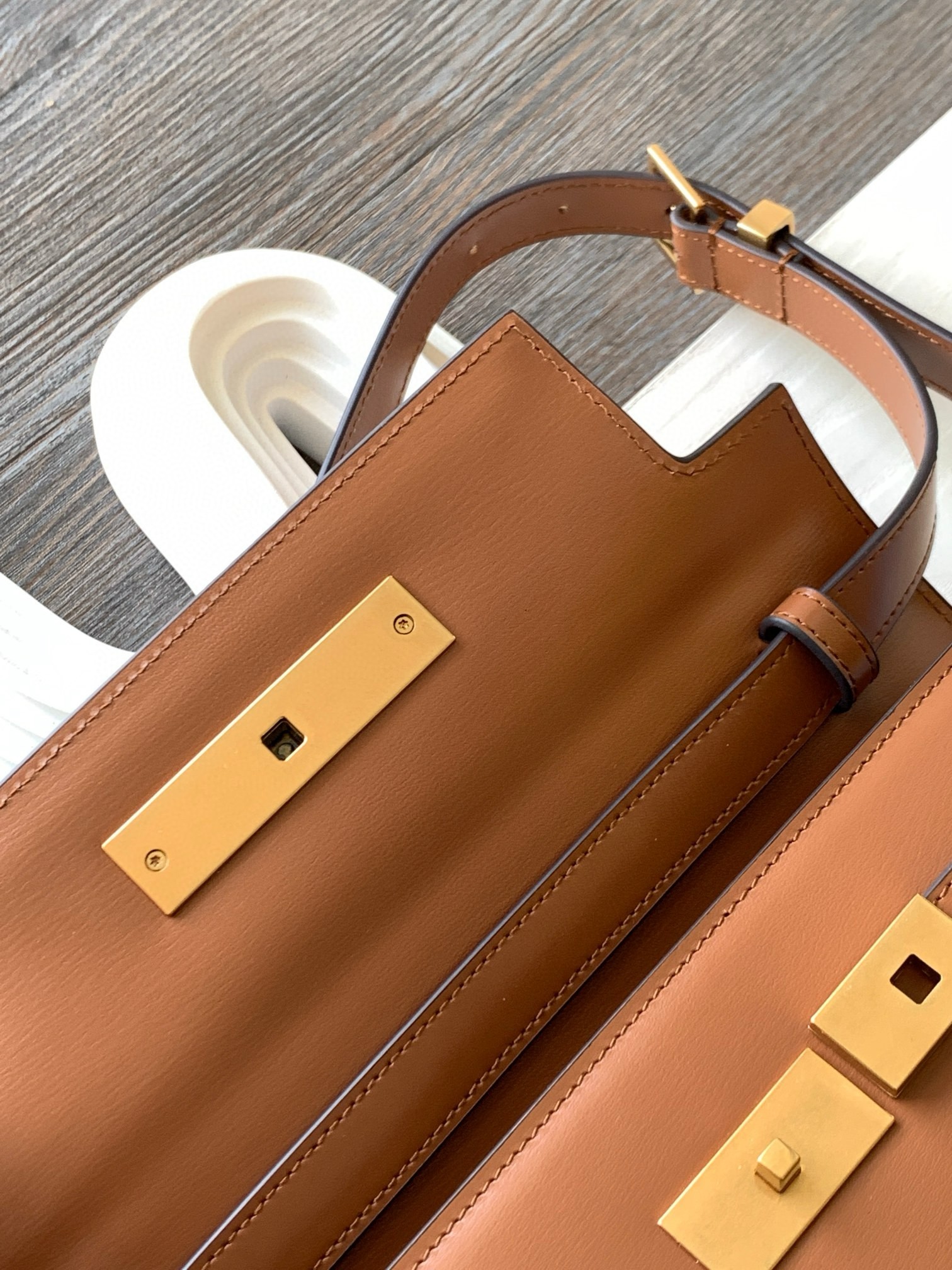 Sa**t Lau*nt manhattan small shoulder bag in brown calfskin