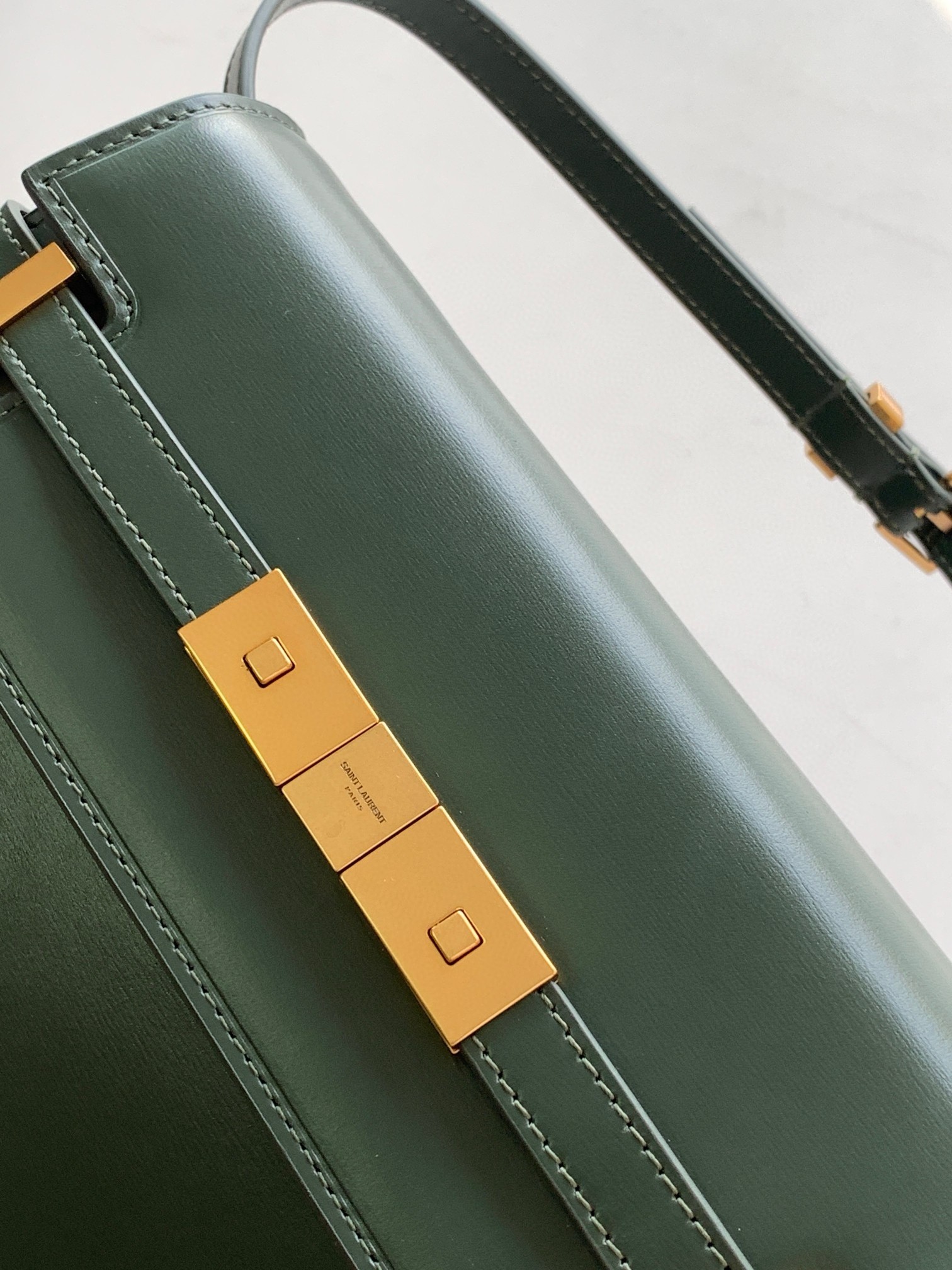 Sa**t Lau*nt manhattan small shoulder bag in green calfskin