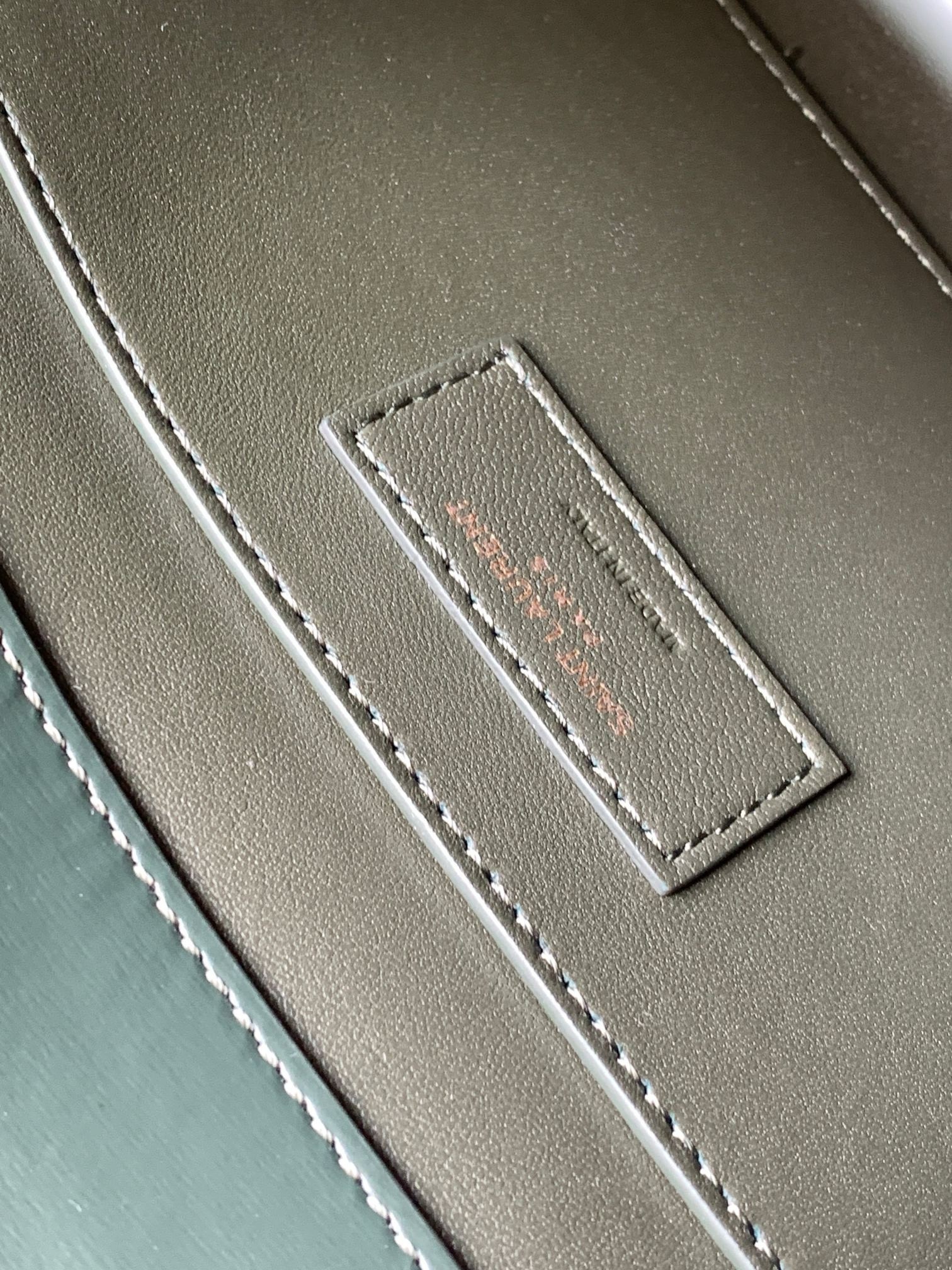 Sa**t Lau*nt manhattan small shoulder bag in green calfskin
