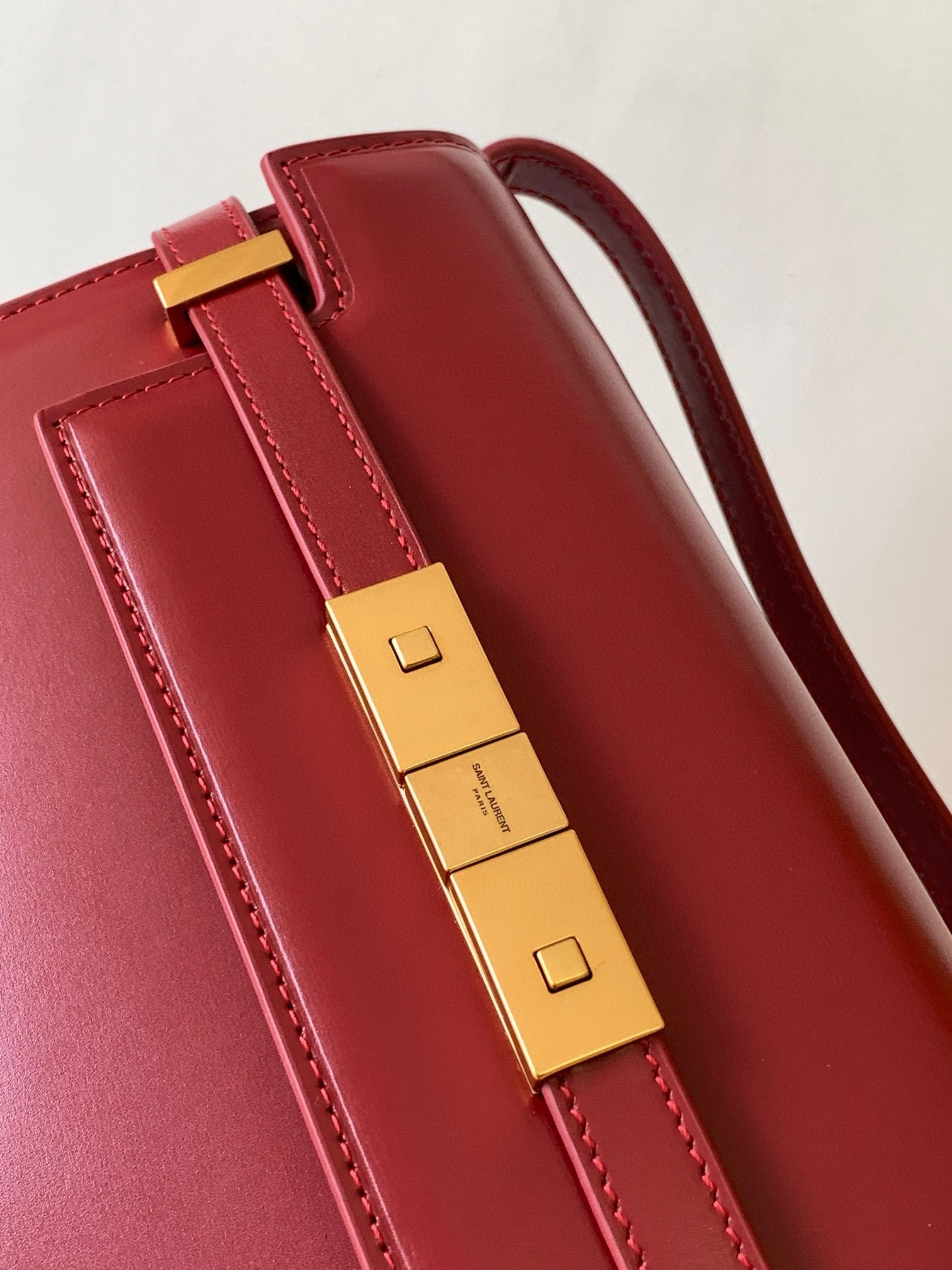 Sa**t Lau*nt manhattan small shoulder bag in red calfskin