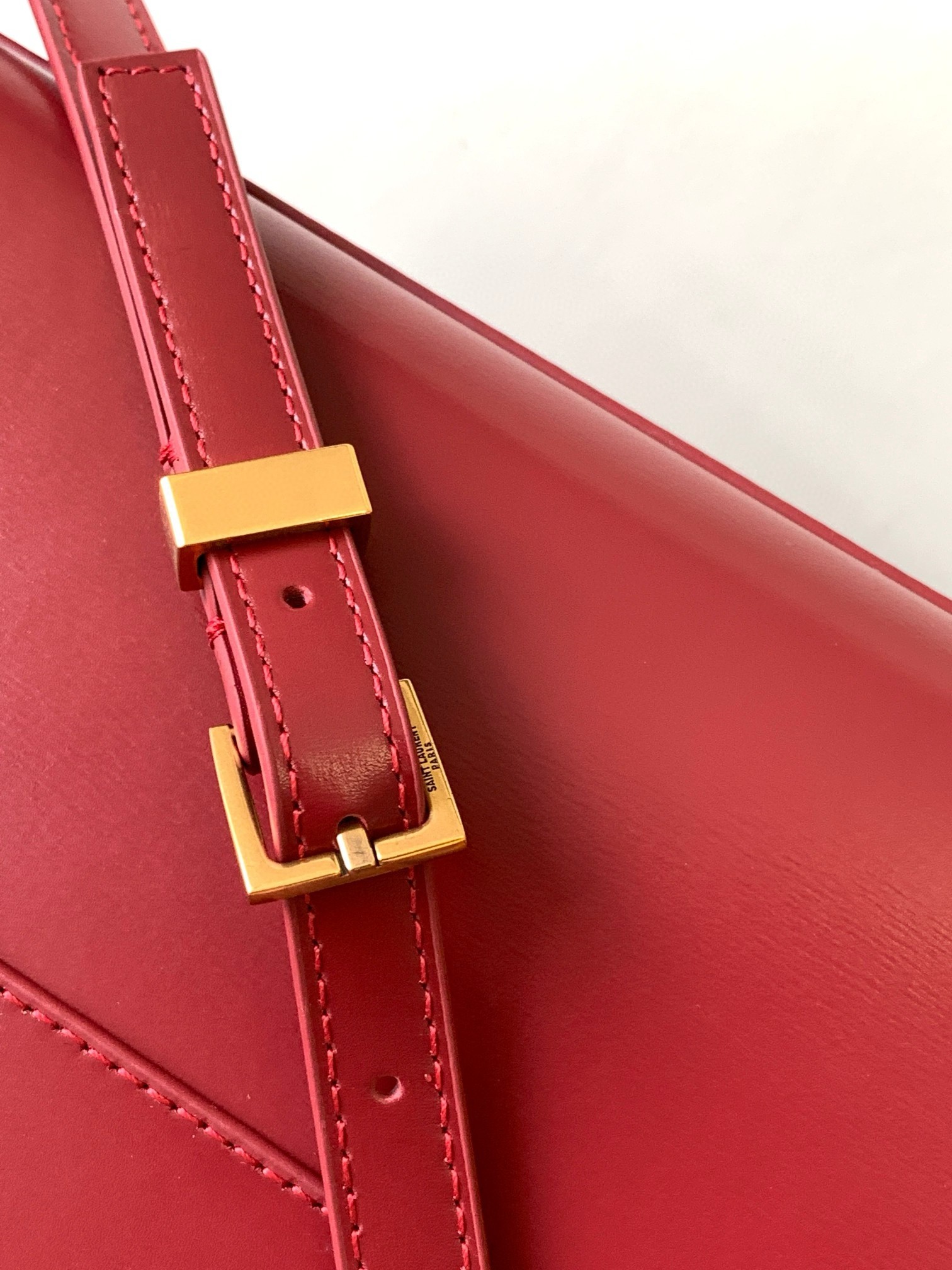 Sa**t Lau*nt manhattan small shoulder bag in red calfskin