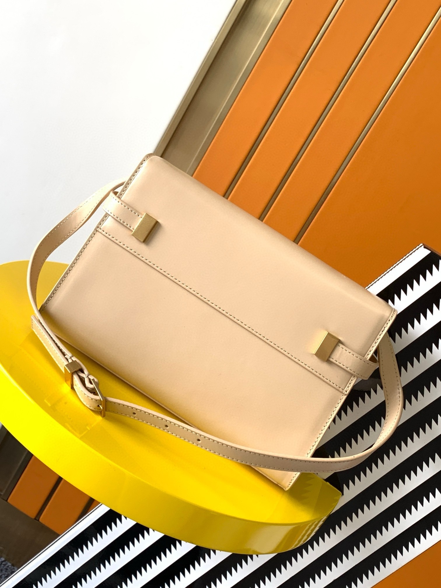 Sa**t Lau*nt manhattan small shoulder bag in beige calfskin