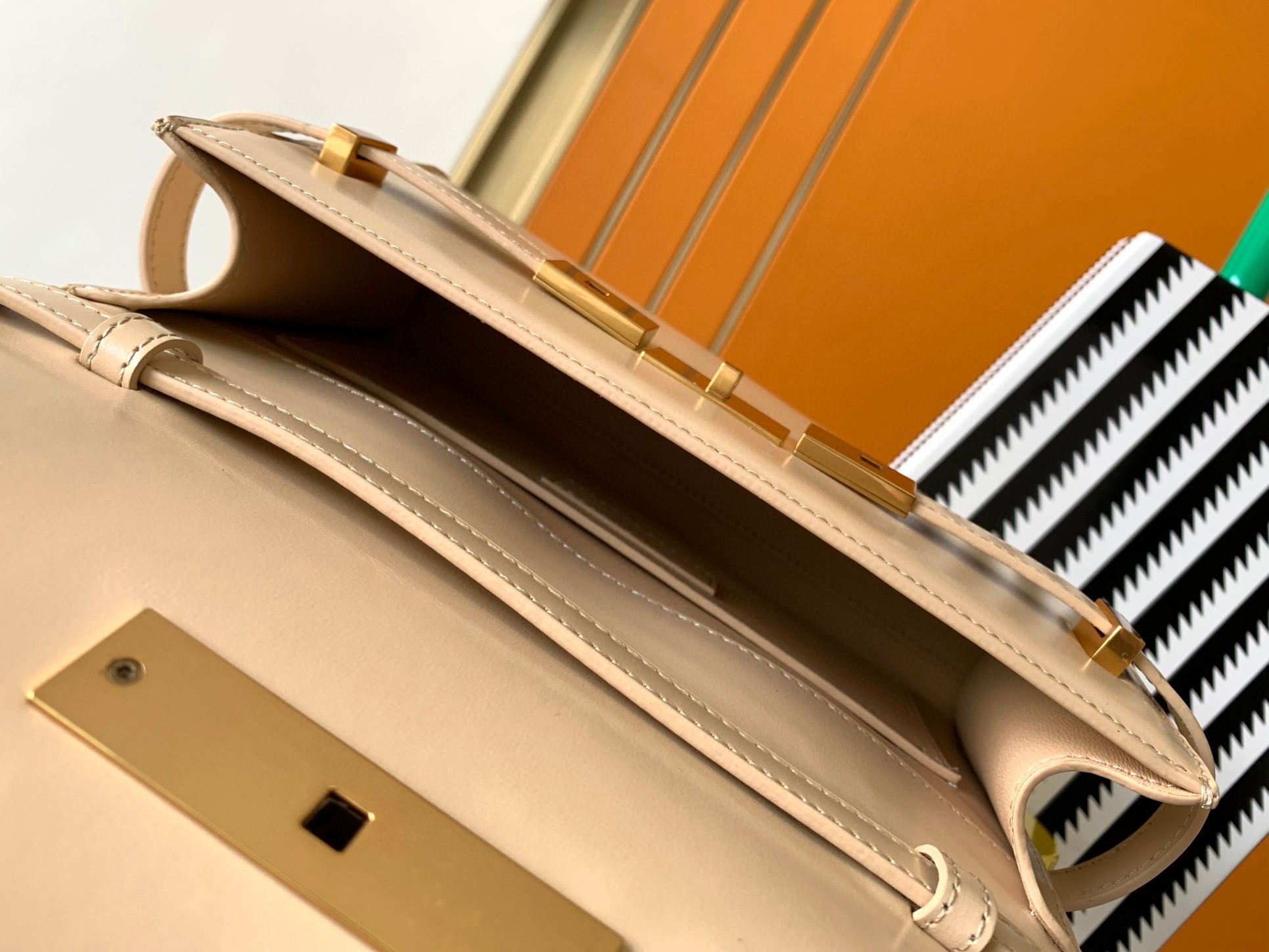 Sa**t Lau*nt manhattan small shoulder bag in beige calfskin