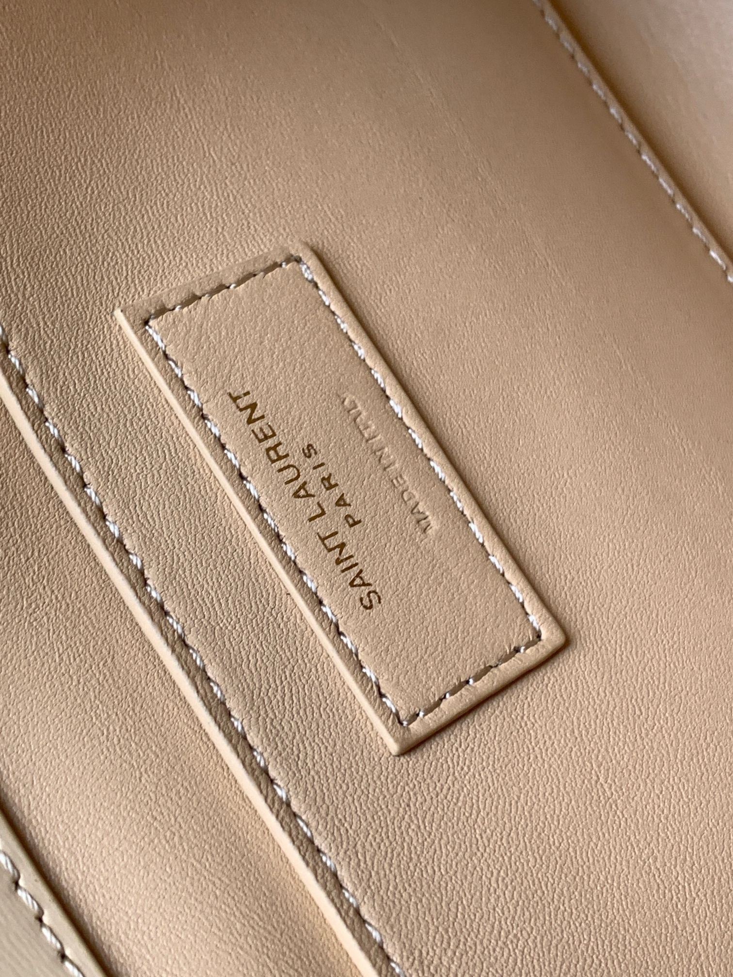 Sa**t Lau*nt manhattan small shoulder bag in beige calfskin
