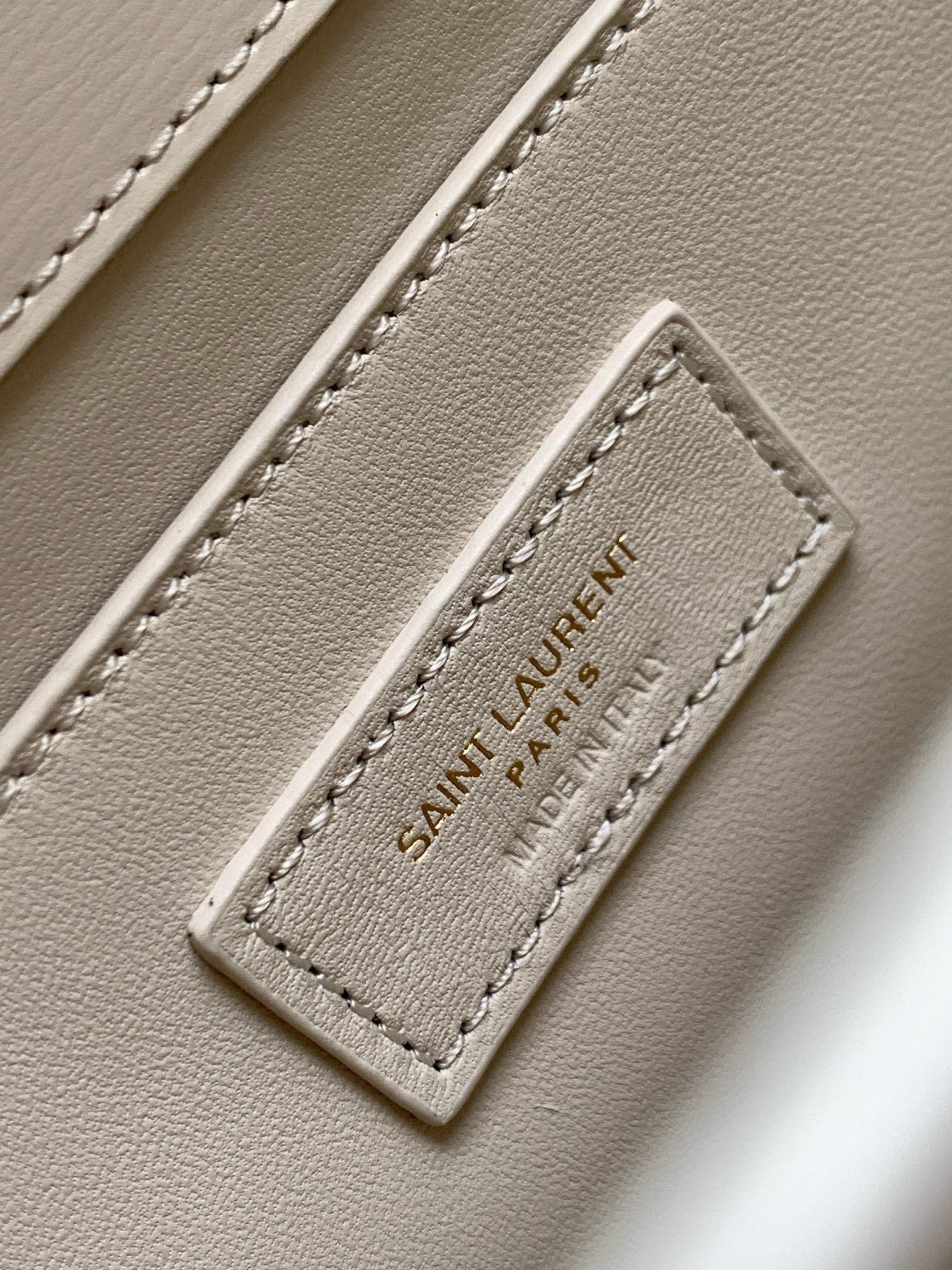 Sa**t Lau*nt manhattan small shoulder bag in white calfskin