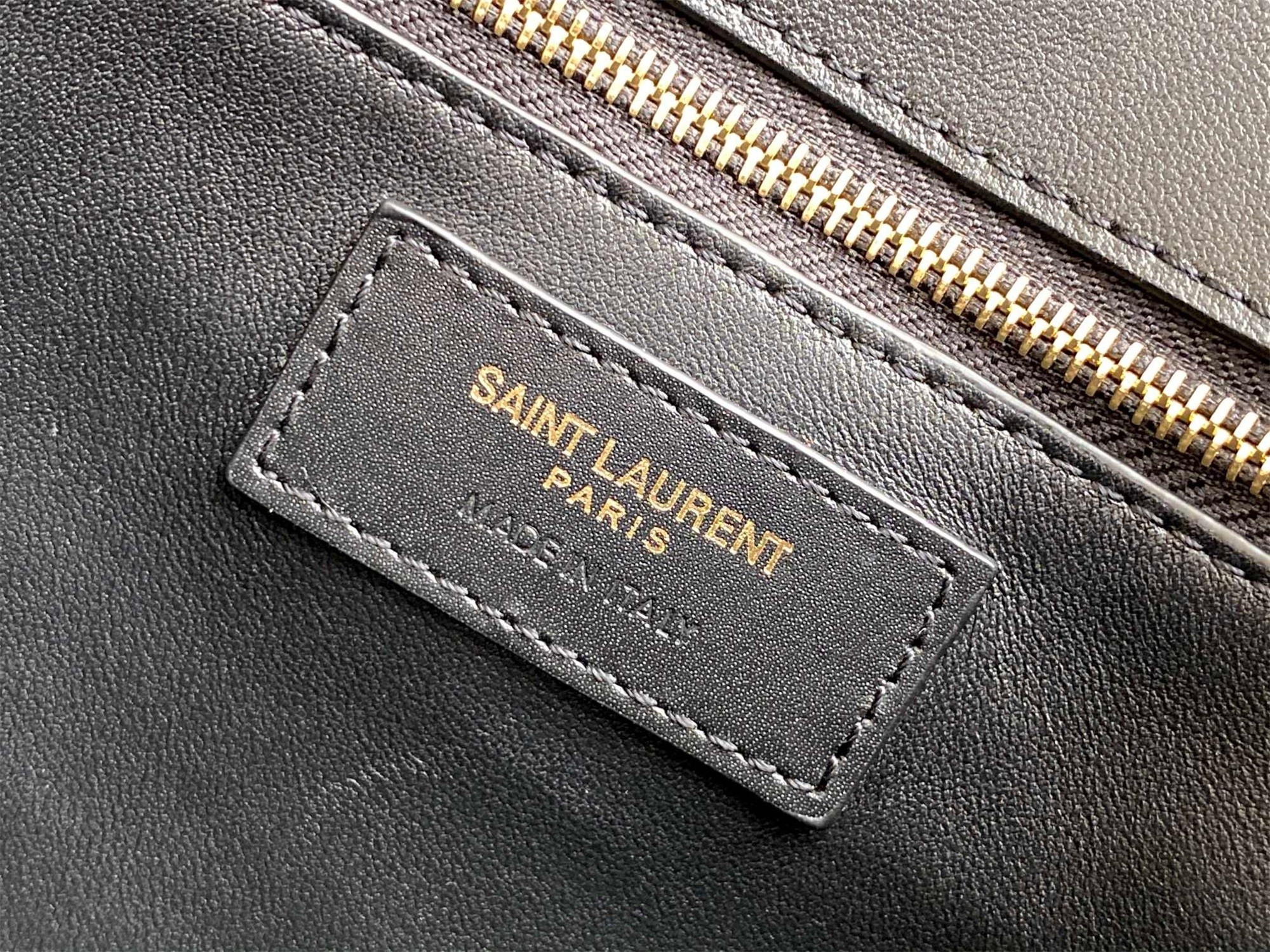 Sa**t Lau*nt le maillon bag in black calfskin