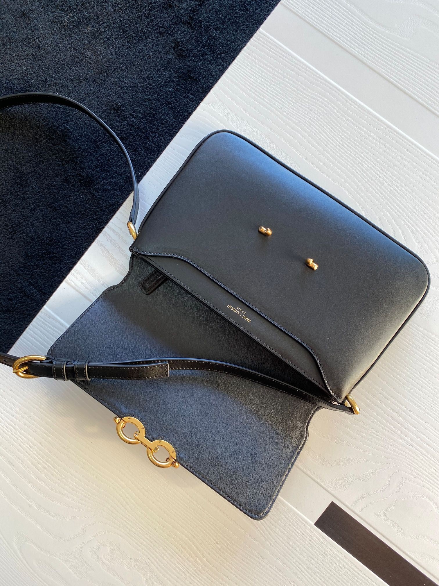 Sa**t Lau*nt le maillon bag in black calfskin