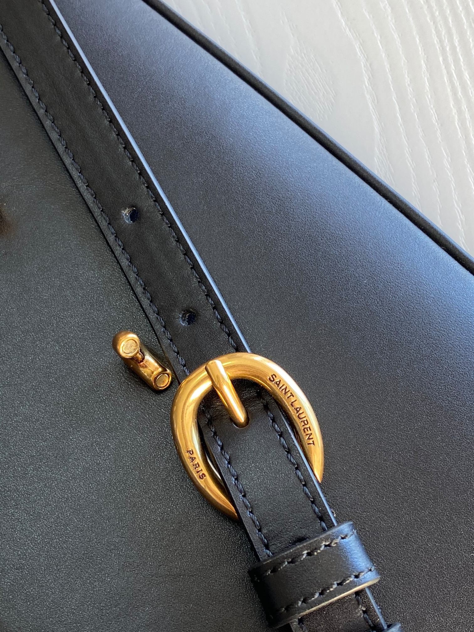Sa**t Lau*nt le maillon bag in black calfskin