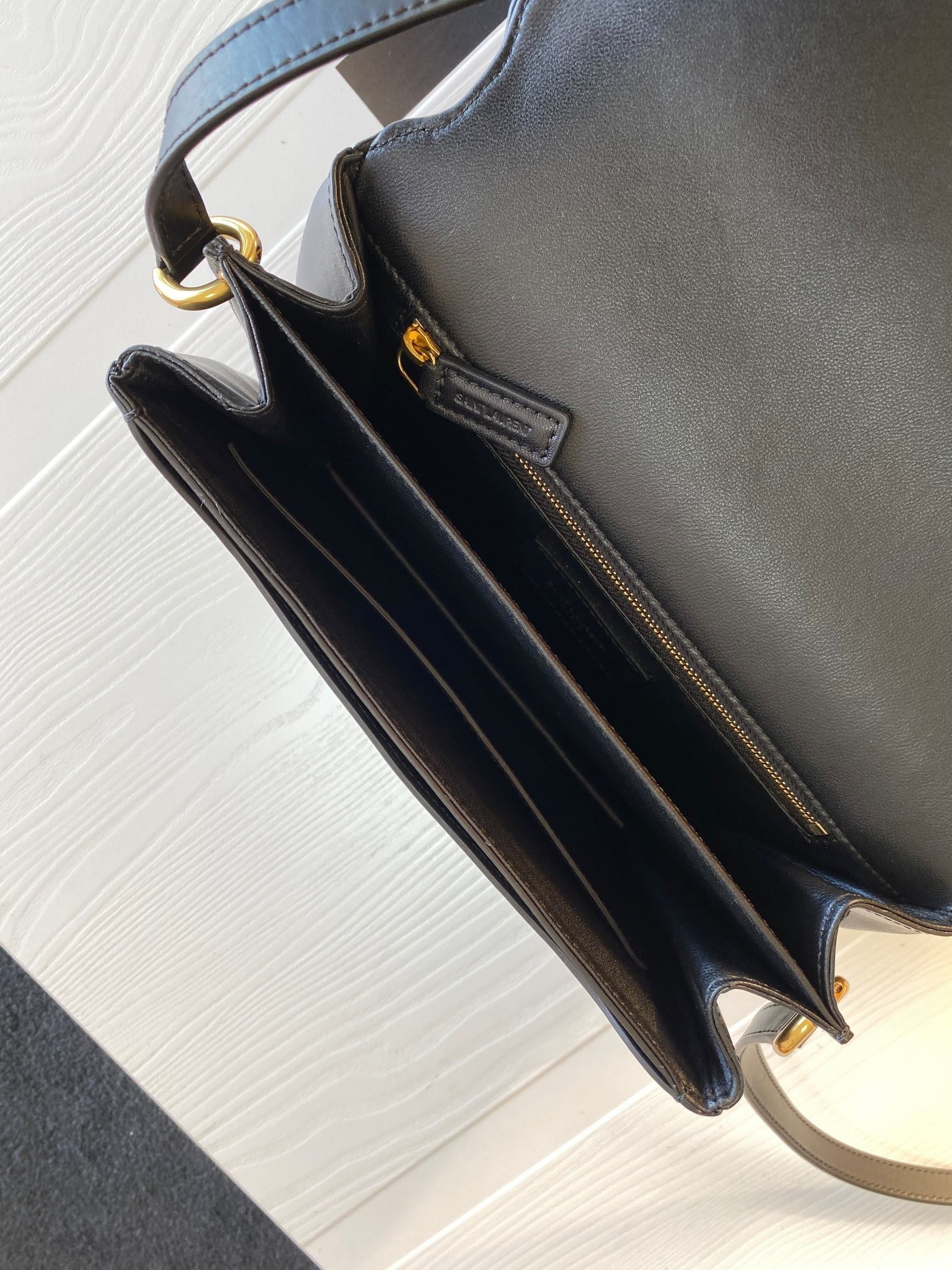 Sa**t Lau*nt le maillon bag in black calfskin