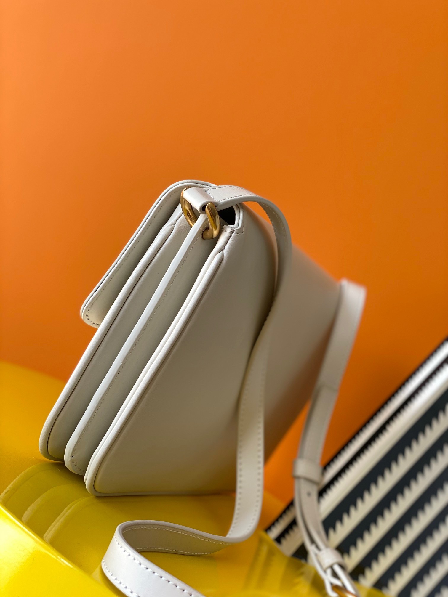 Sa**t Lau*nt le maillon bag in white calfskin
