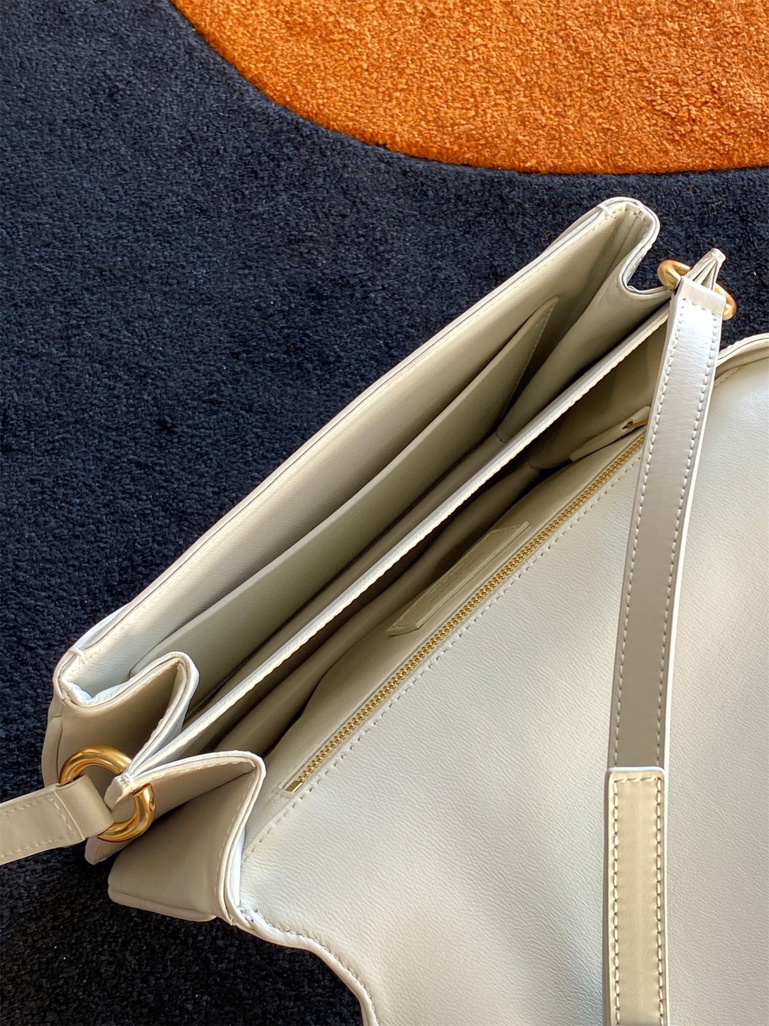 Sa**t Lau*nt le maillon bag in white calfskin