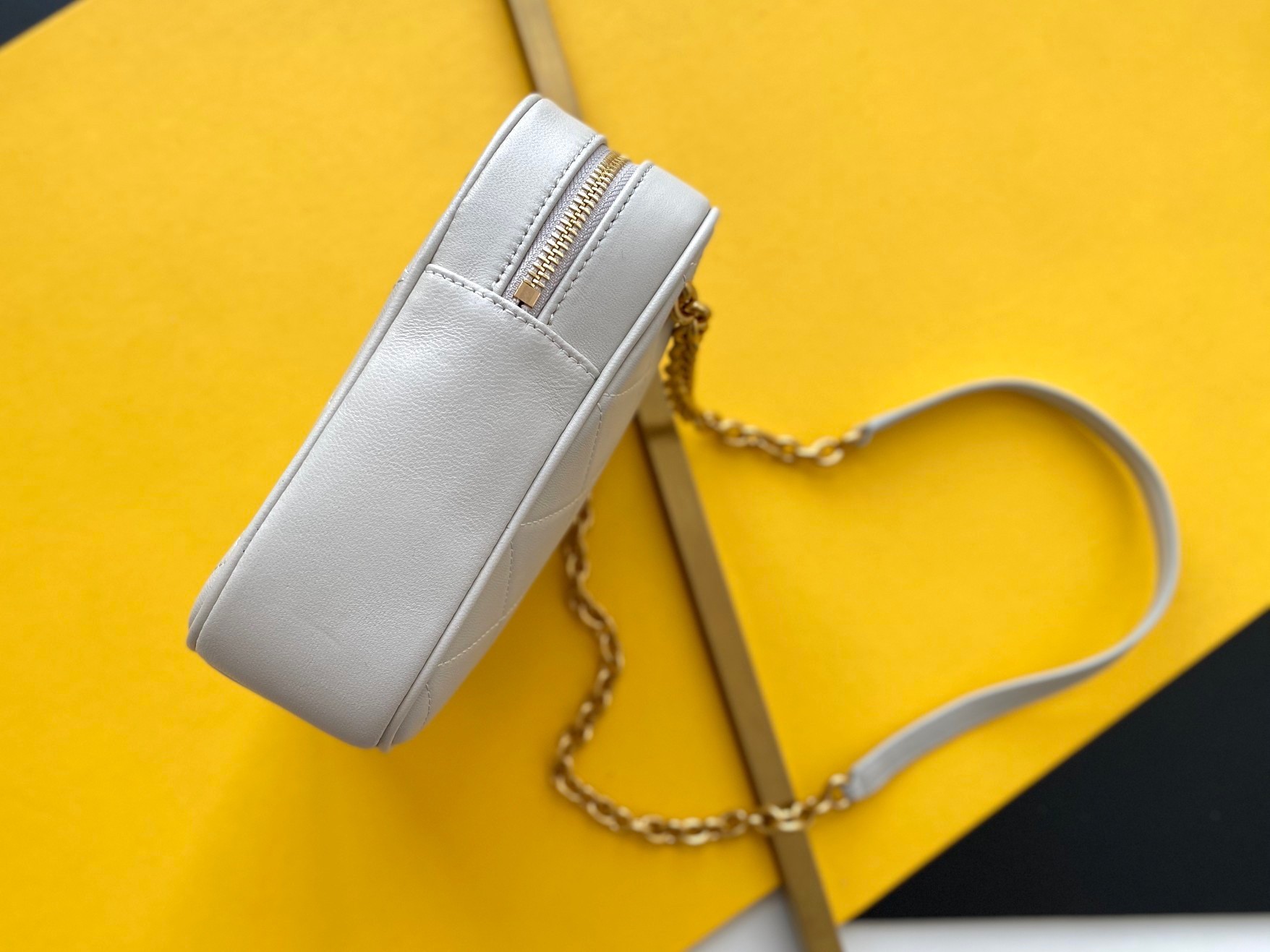 Sa**t Lau*nt le maillon small chain bag in white lambskin