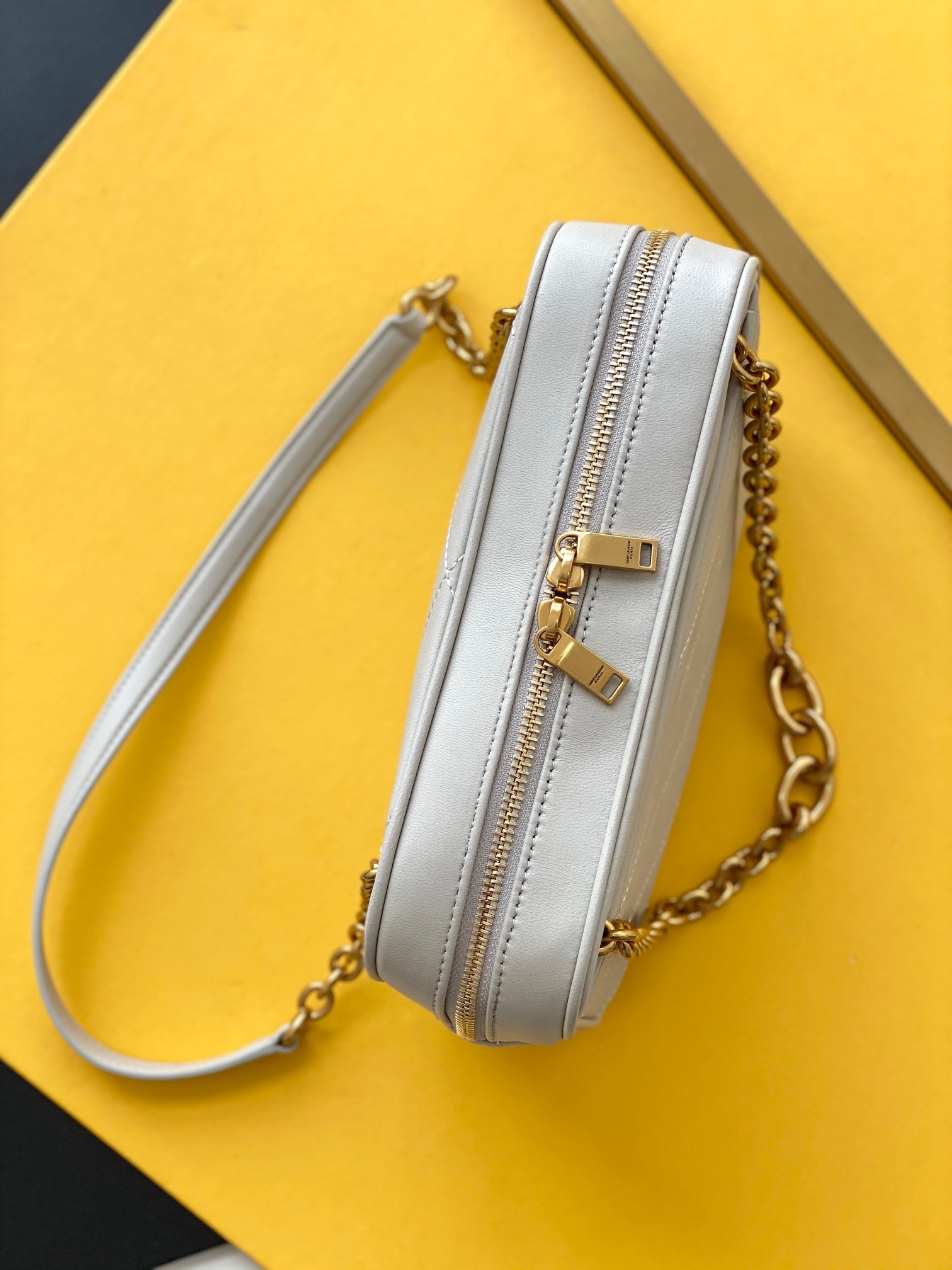 Sa**t Lau*nt le maillon small chain bag in white lambskin