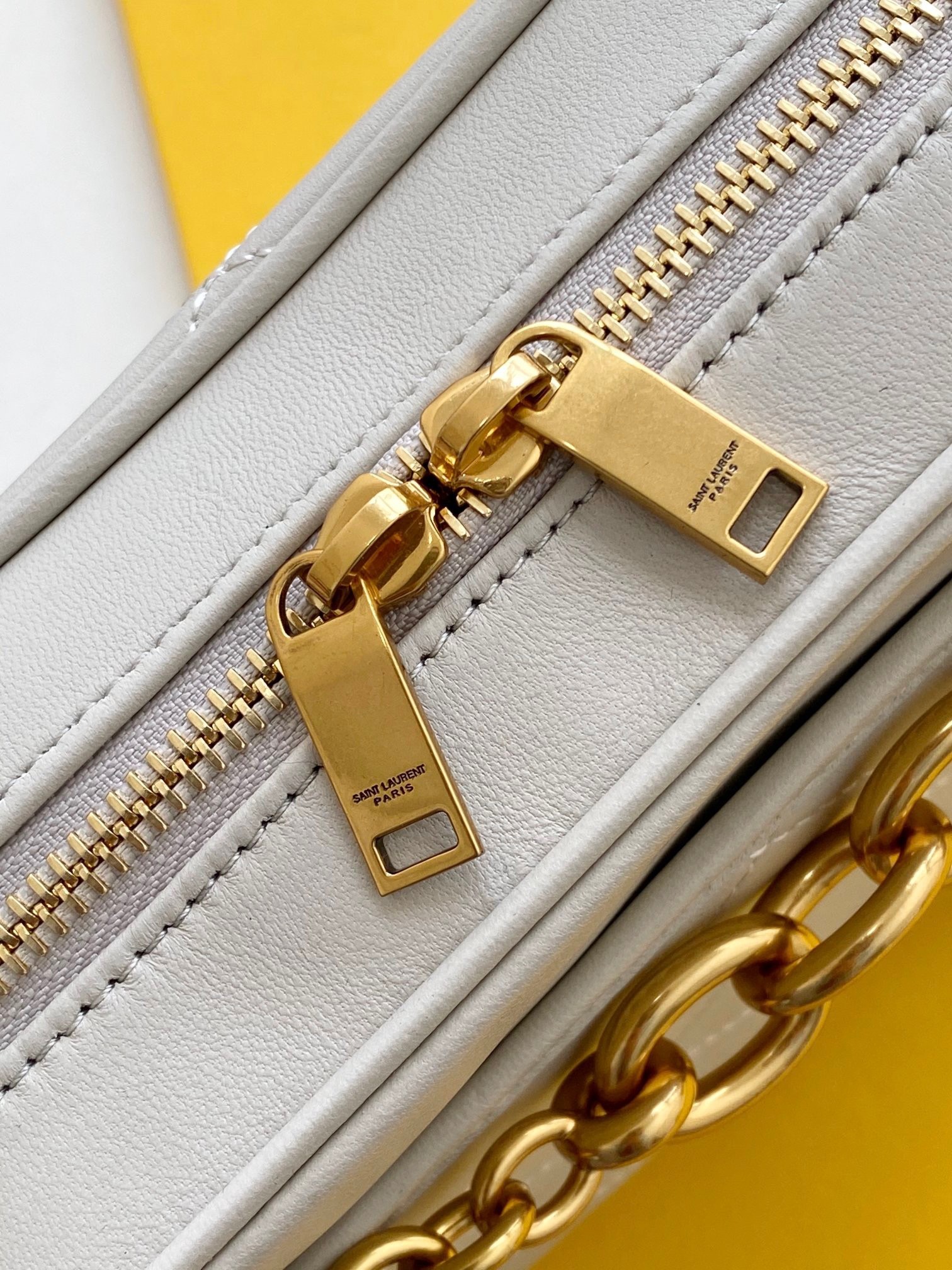 Sa**t Lau*nt le maillon small chain bag in white lambskin