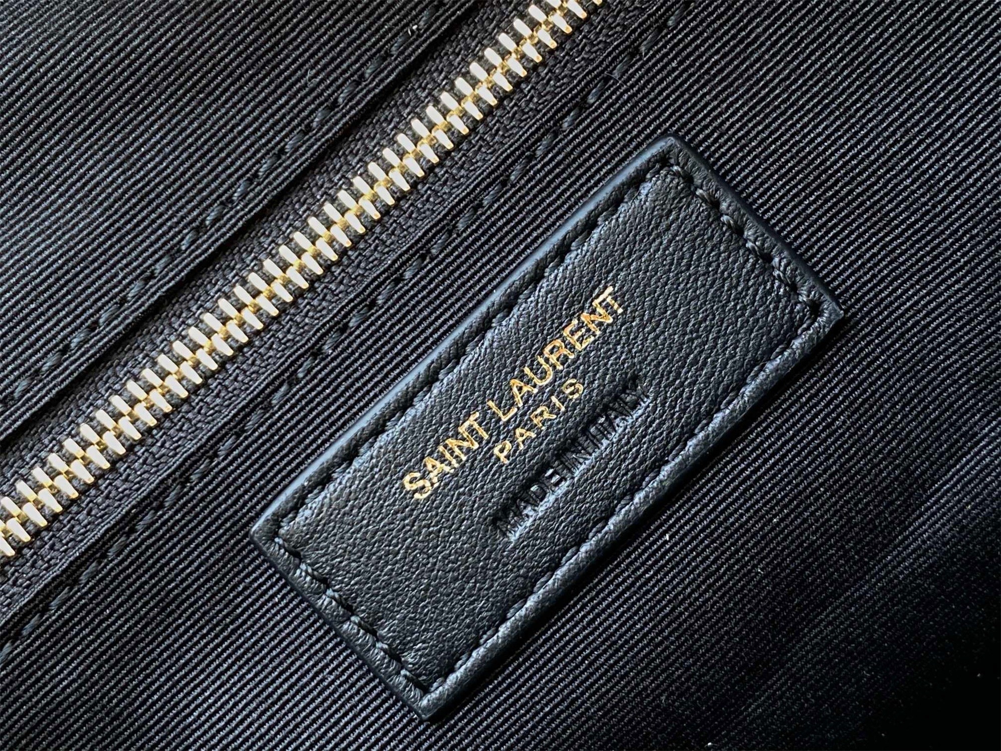 Sa**t Lau*nt le maillon small chain bag in white lambskin