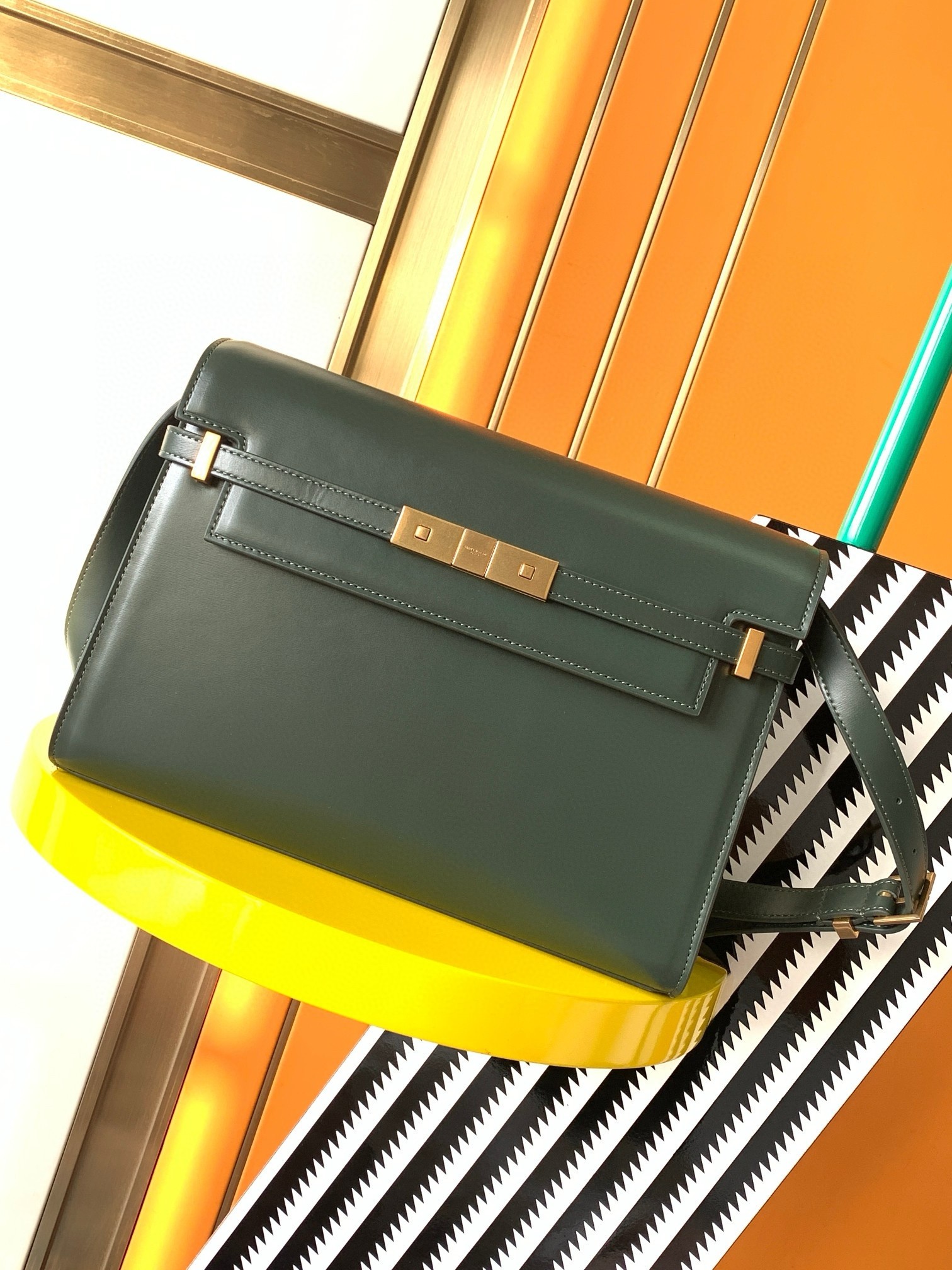 Sa**t Lau*nt manhattan medium shoulder bag in green calfskin