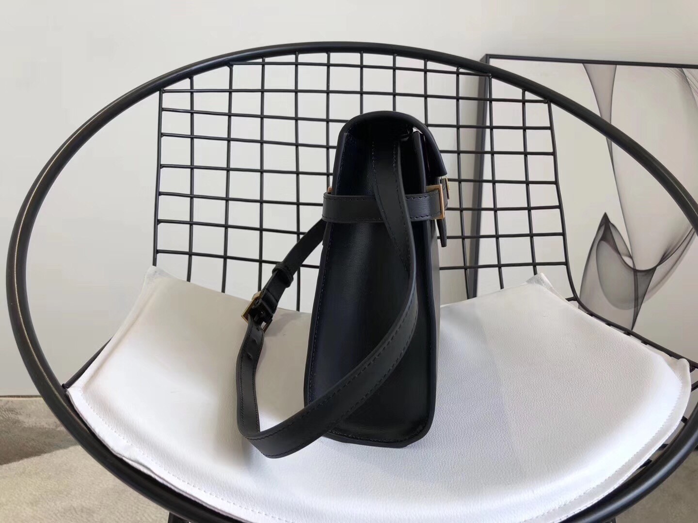 Sa**t Lau*nt manhattan baguette bag in black calfskin