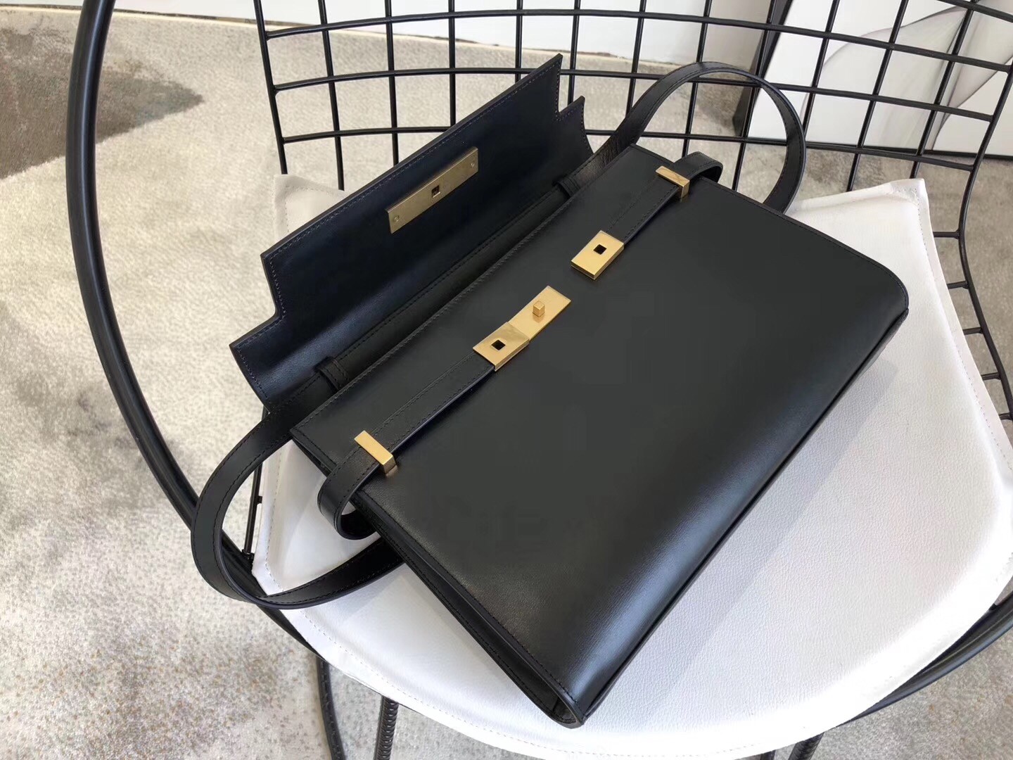 Sa**t Lau*nt manhattan baguette bag in black calfskin