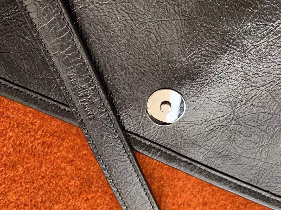 Sa**t Lau*nt medium niki bag in black crinkled leather