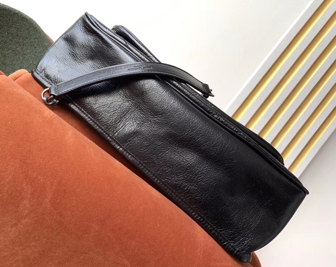 Sa**t Lau*nt large niki chain bag in black crinkled leather