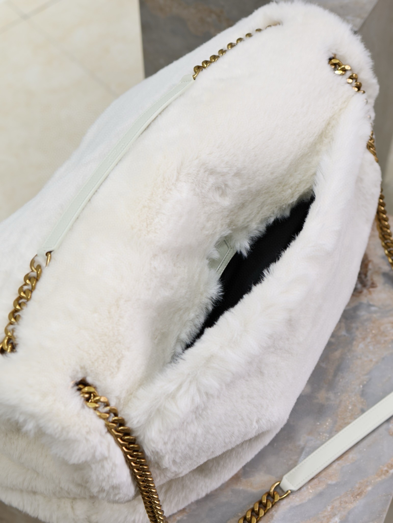 Sa**t Lau*nt niki oversized shoulder bag in white shearling