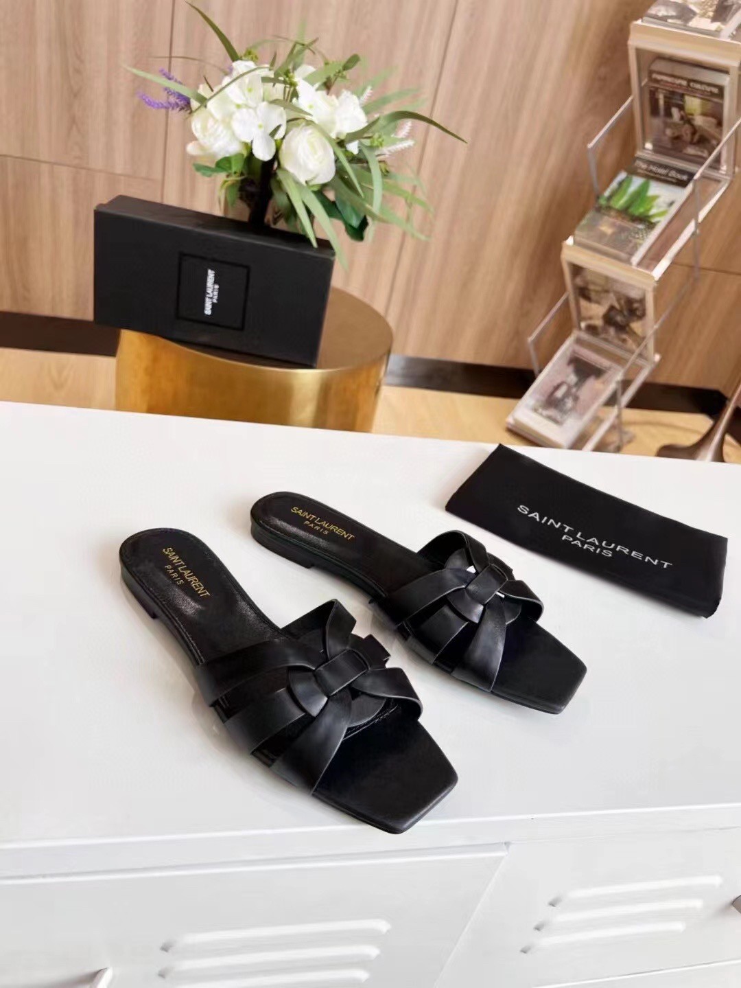Sa**t Lau*nt tribute slides in black calfskin