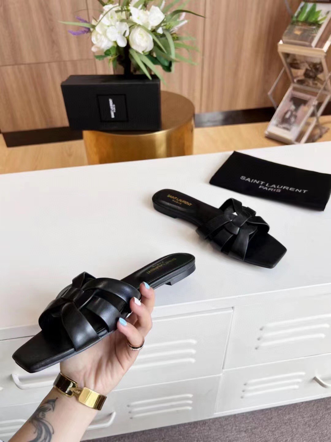Sa**t Lau*nt tribute slides in black calfskin