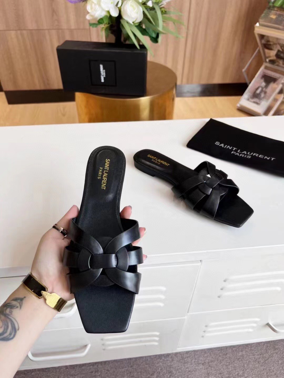 Sa**t Lau*nt tribute slides in black calfskin