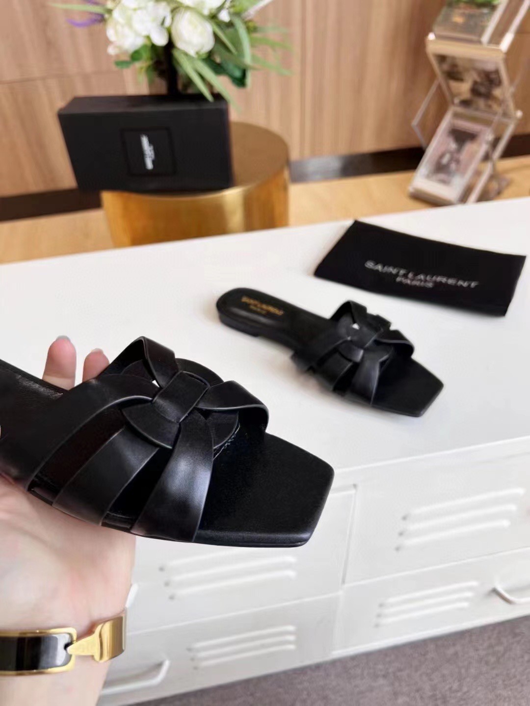 Sa**t Lau*nt tribute slides in black calfskin