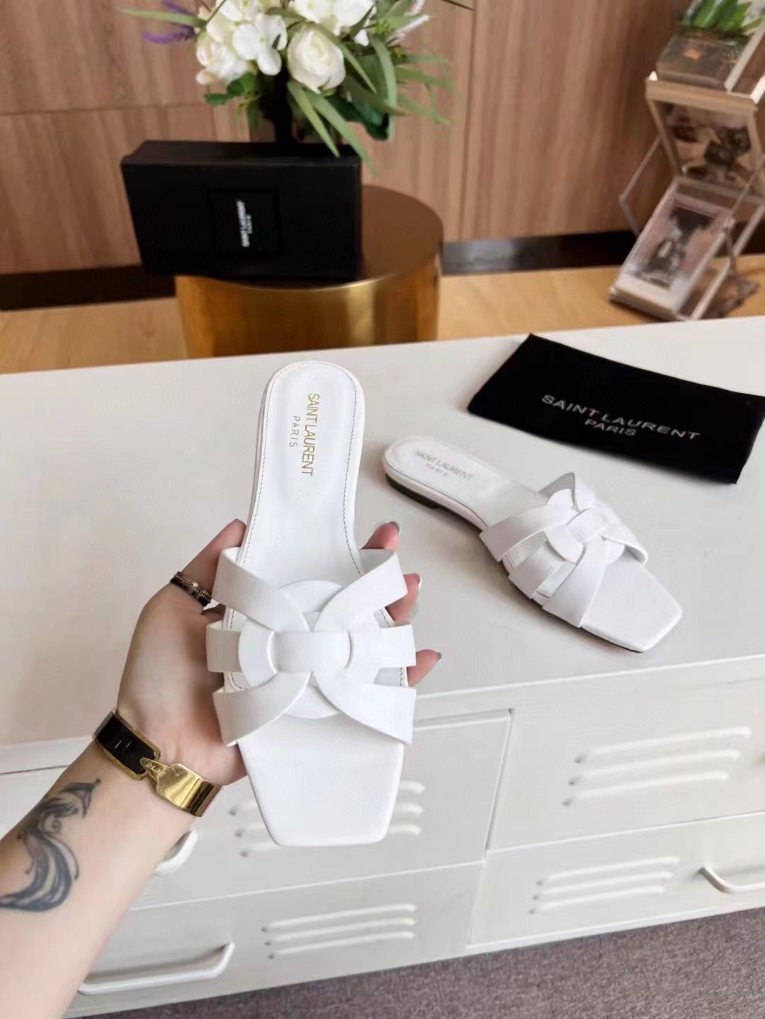 Sa**t Lau*nt tribute slides in white calfskin